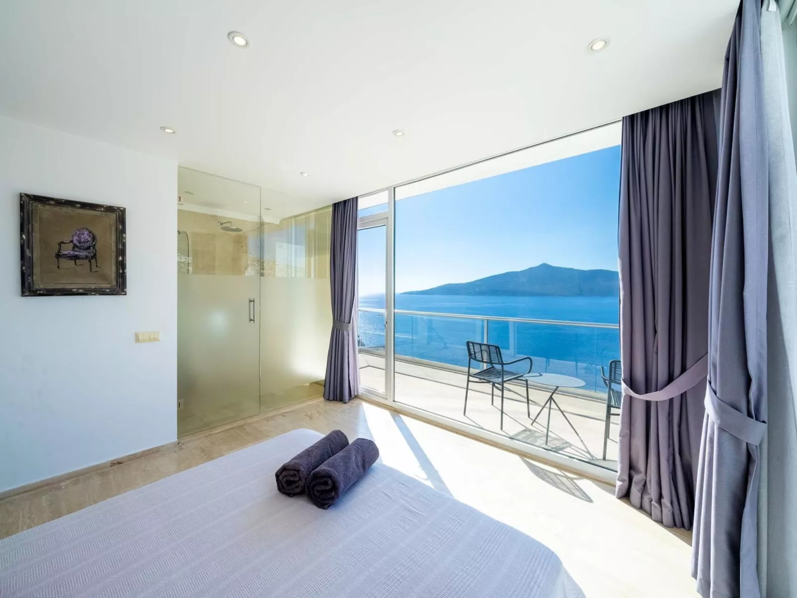 Große Villa direkt am Meer mit Infinitypool-Drinnen