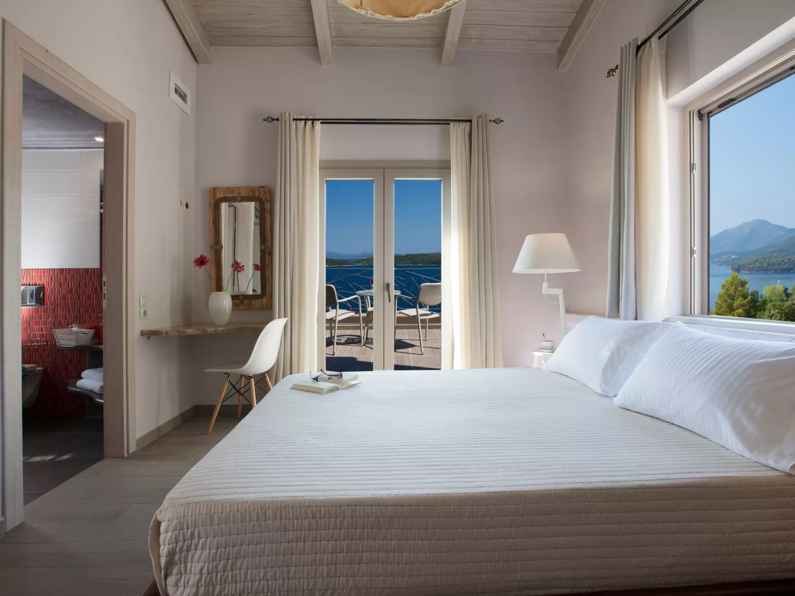 Für 6 Personen und 1 Kind in Perigiali-Dedans