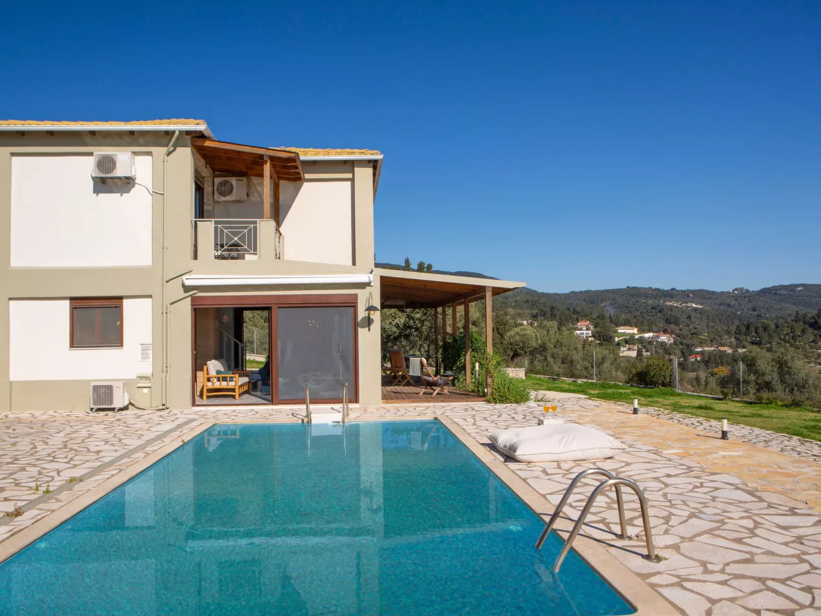 Artemis-Villa-Dehors