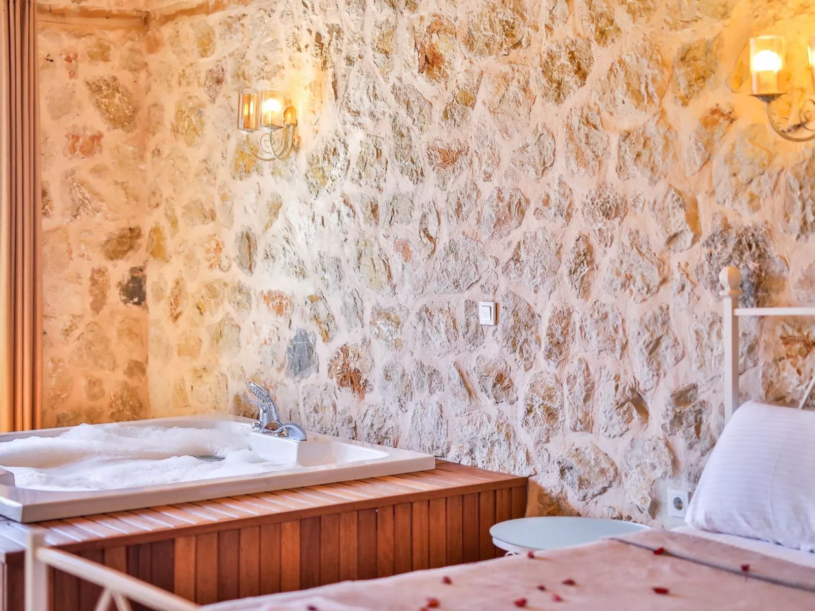 Natursteinhaus mit Pool in Kalkan Islamlar-Outside