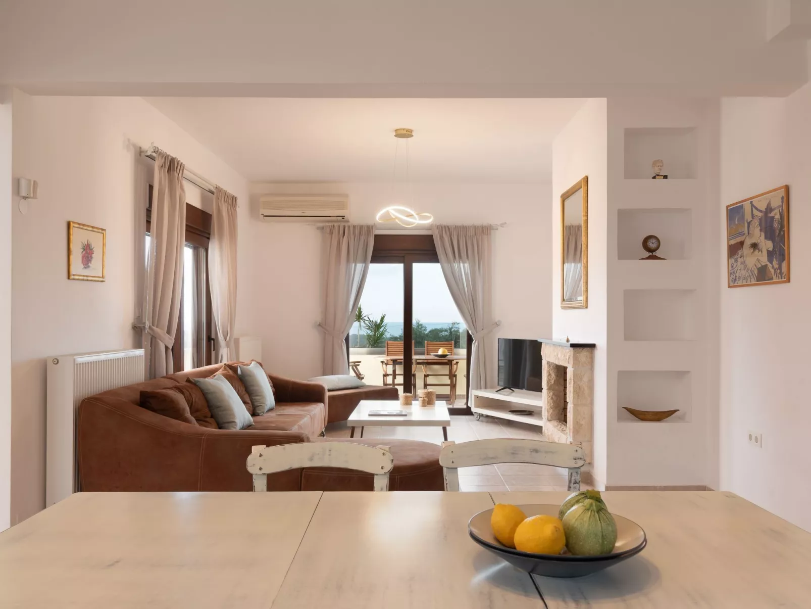 Ferienvilla "Rousa" mit Bergblick-Inside