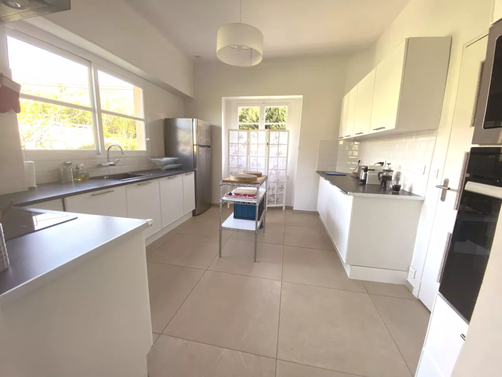 Geräumige und elegante Villa mit großem Garten, Swimmingpool und 3 Schlafzimmer-Inside