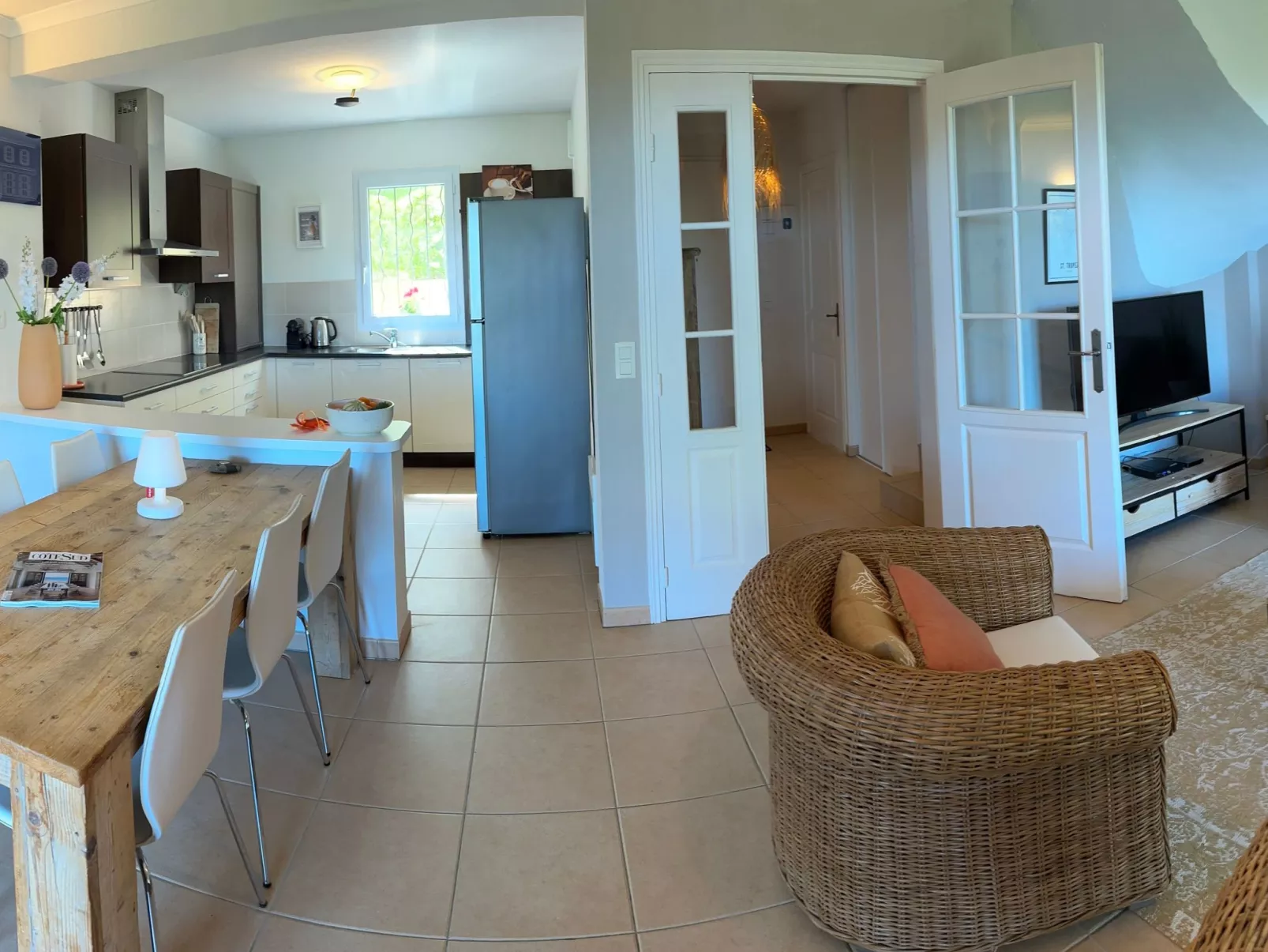 Mit Garten, Grill und Terrasse-Drinnen