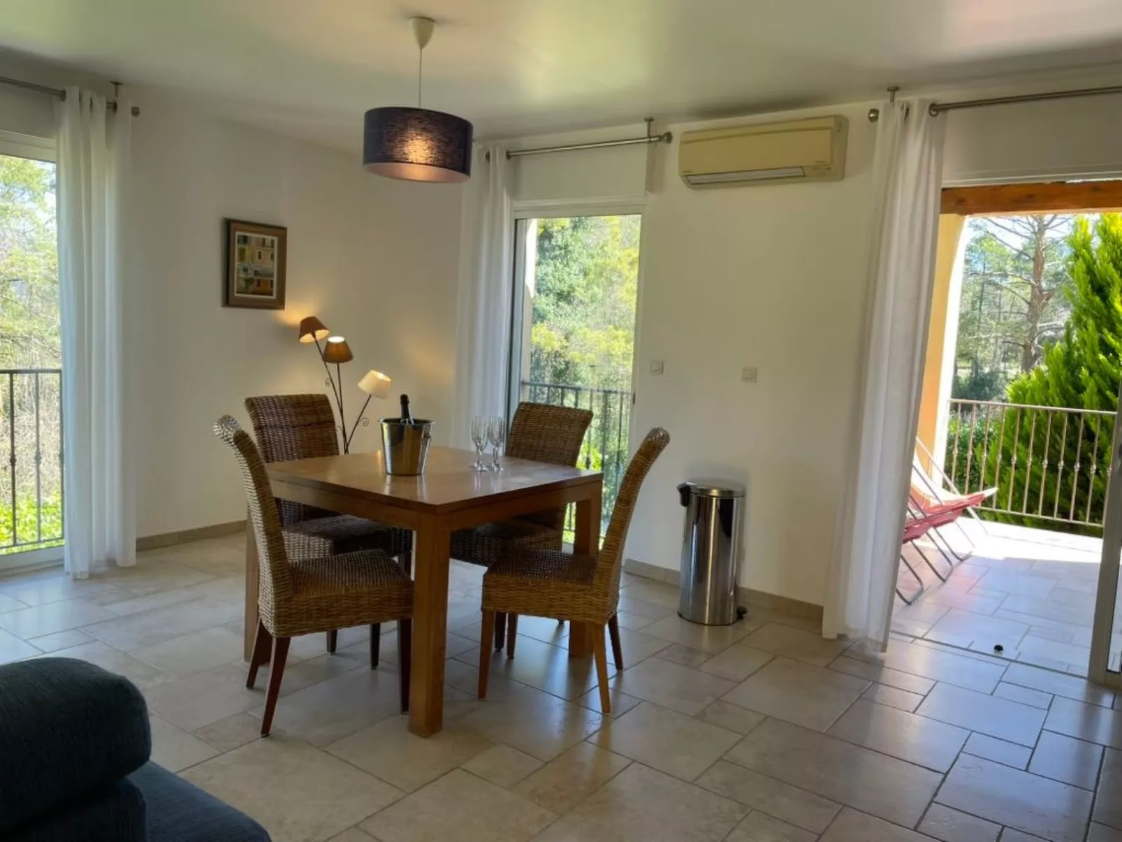 Apartment mit Pool Infinity-Drinnen