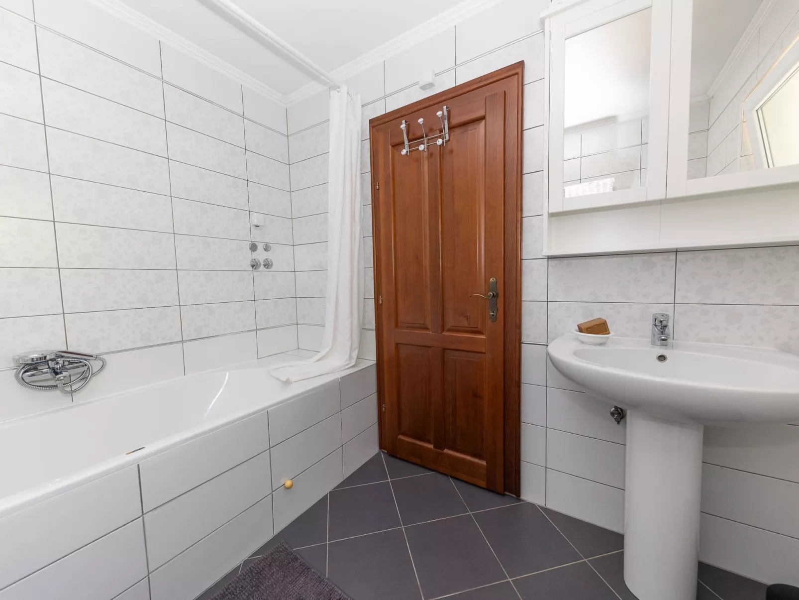 Ferienvilla mit privatem Pool-Dedans