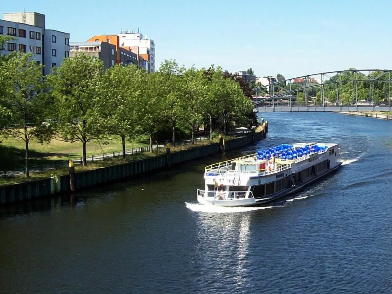 Stylische Ferienwohnung mit Südbalkon in Messenähe-Dehors