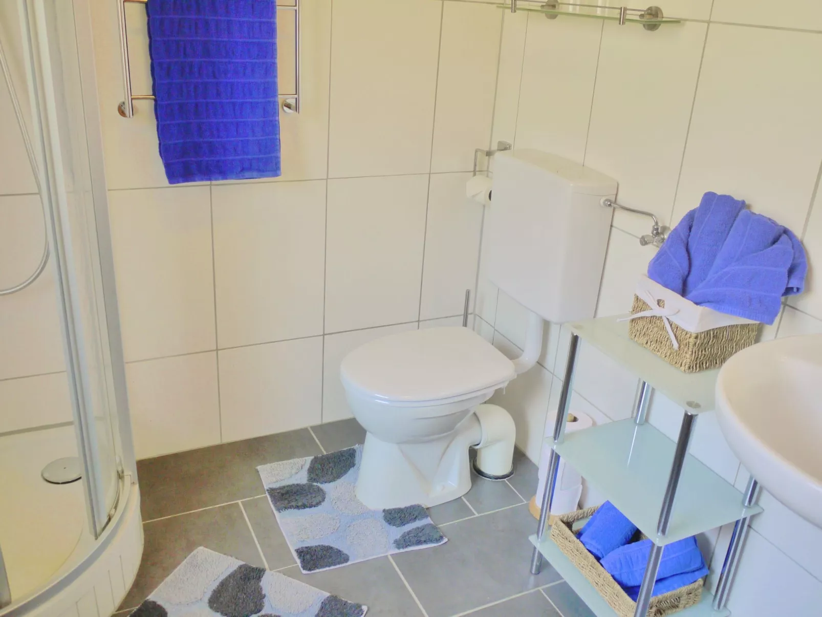 Wohl eingerichtete Wohnung mit eigenem Balkon-Inside