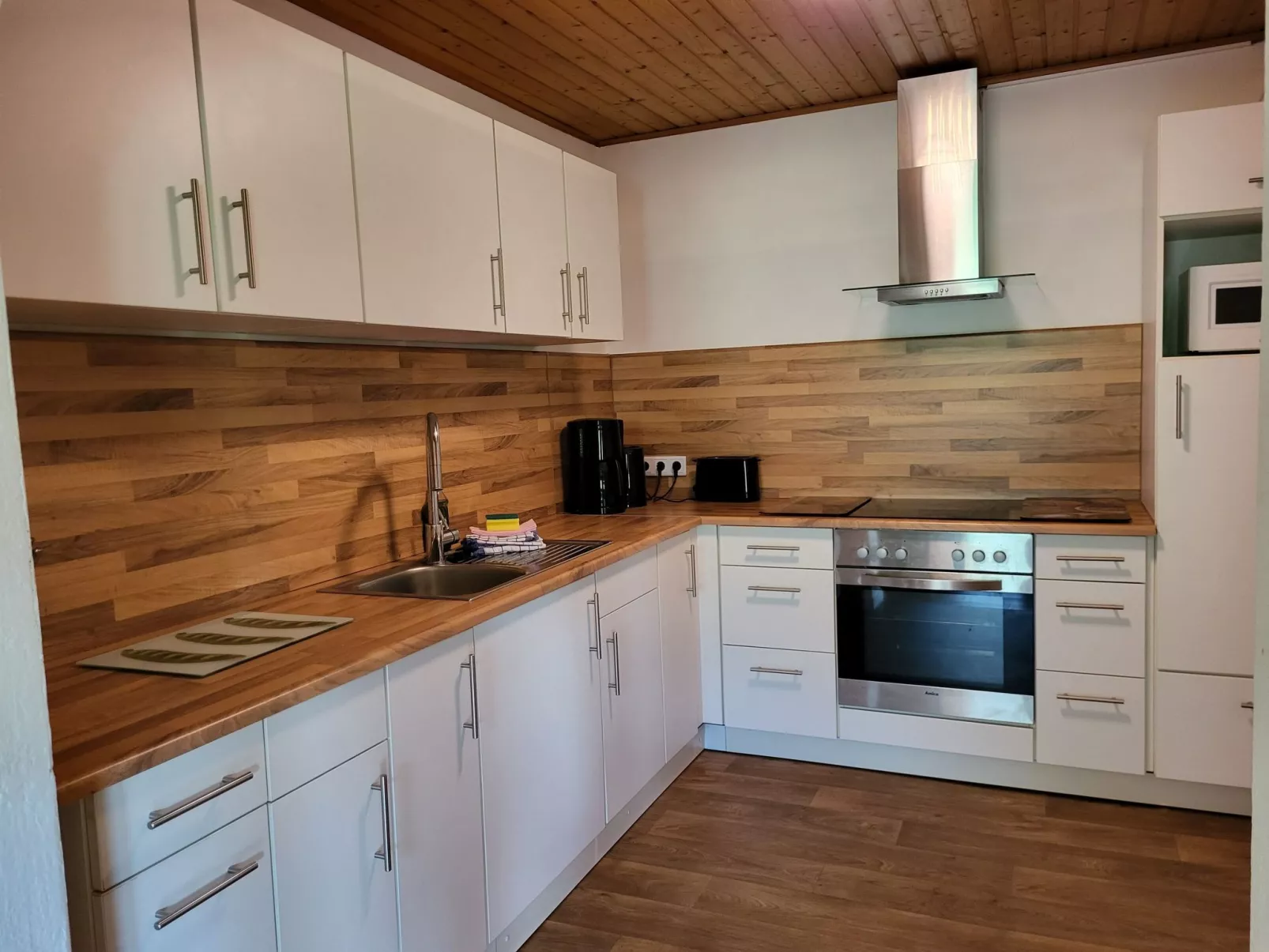 Geräumige Wohnung mit zwei Schlafzimmern und Balkon-Dedans