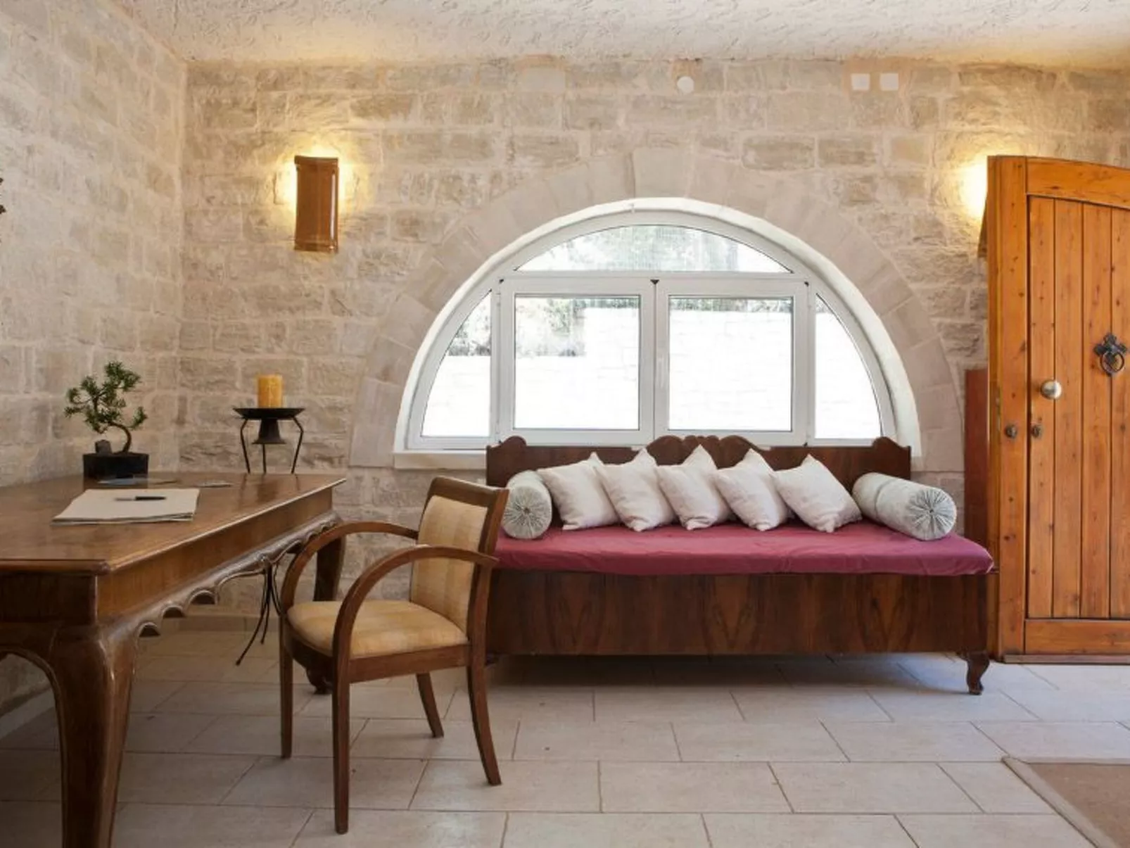 Villa aus Stein mit privatem Pool und BBQ-Bereich-Image-tags.info