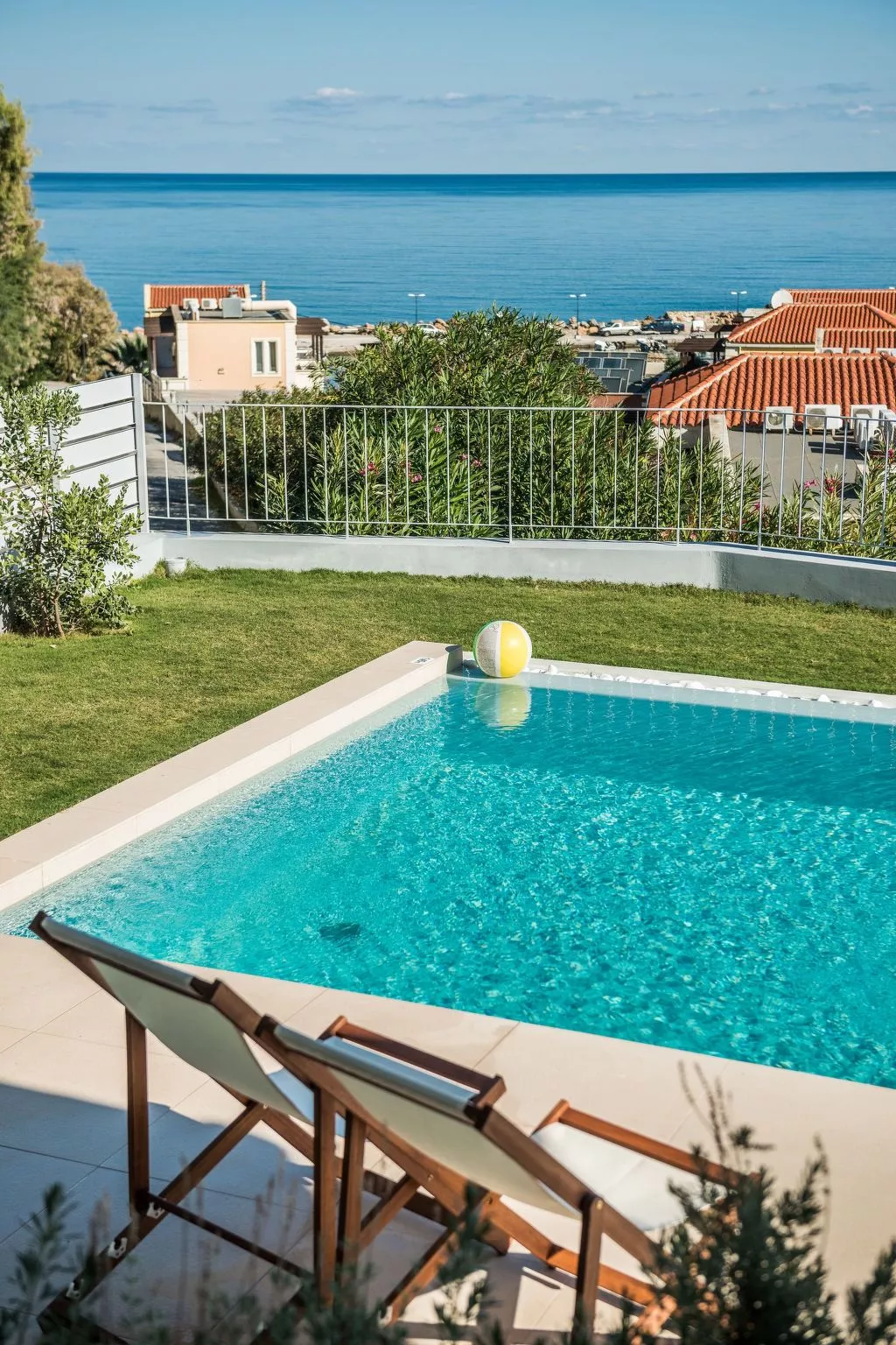 "Thea Thalassa" mit eigenem Pool-Dehors