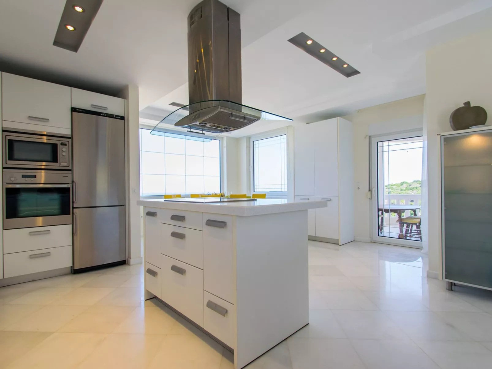 Villa mit Infinity-Pool und BBQ, Nähe zum Strand-Drinnen