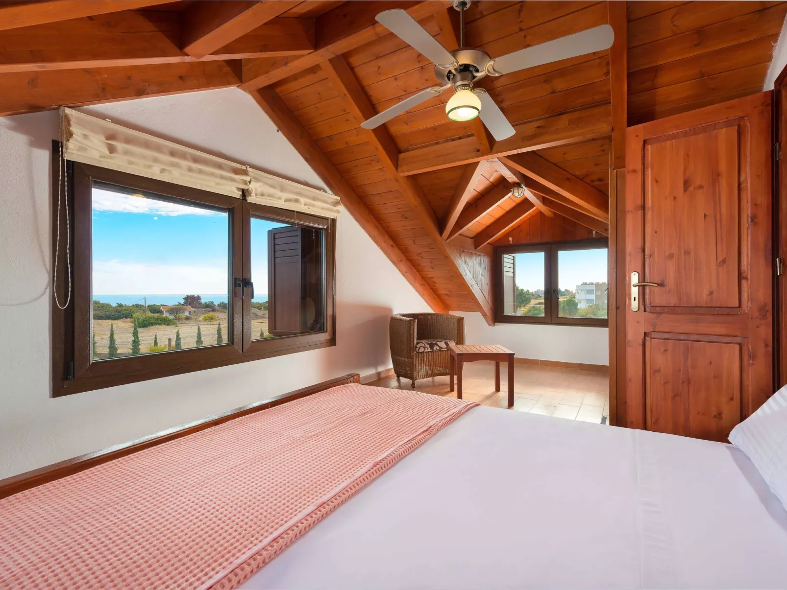 In Notia Rodos mit privatem Garten-Dedans