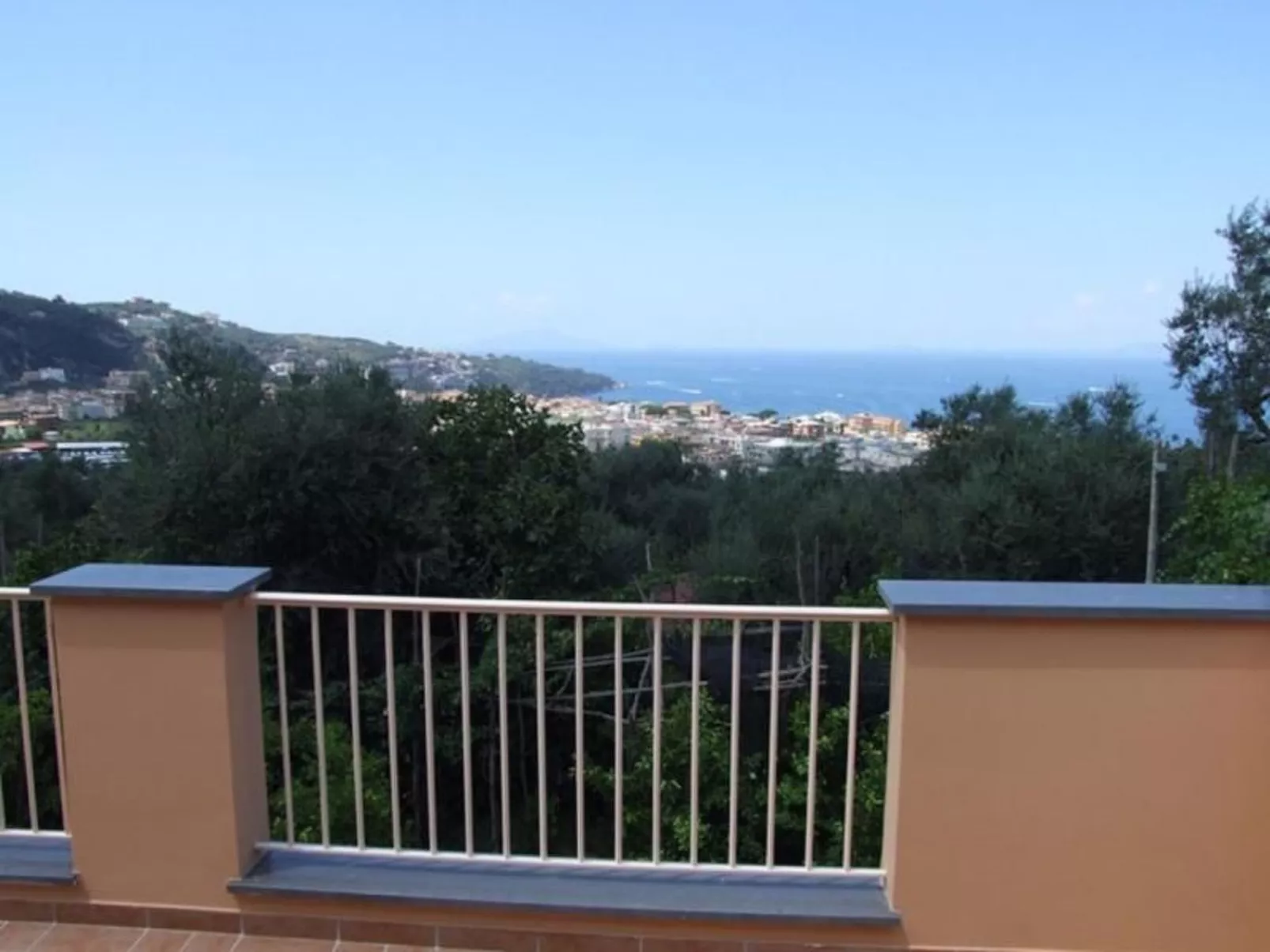 Rosa' Wohnung mit privatem Garten-Draußen