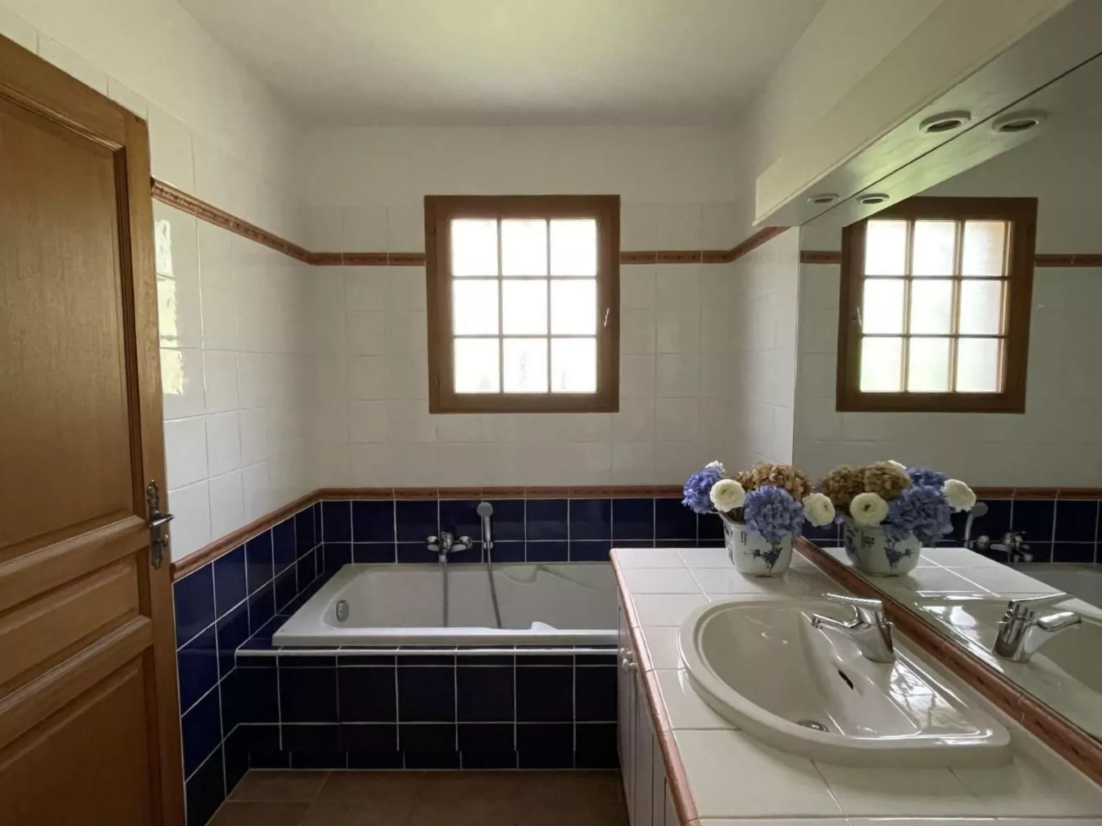 Charmante Villa mit Pool und Golfplatz-Inside