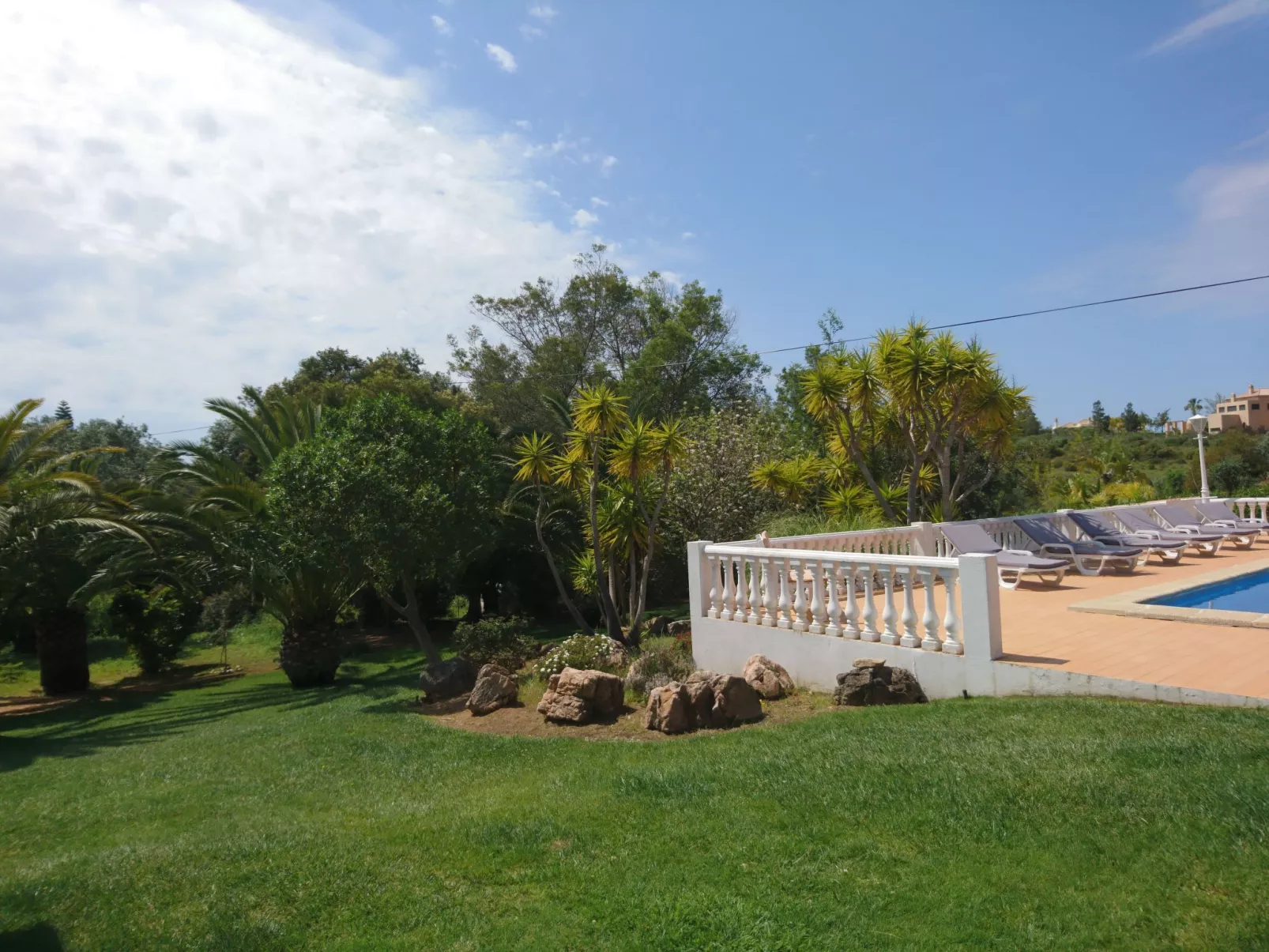 Mit Terrasse und Gemeinschaftspool-Draußen
