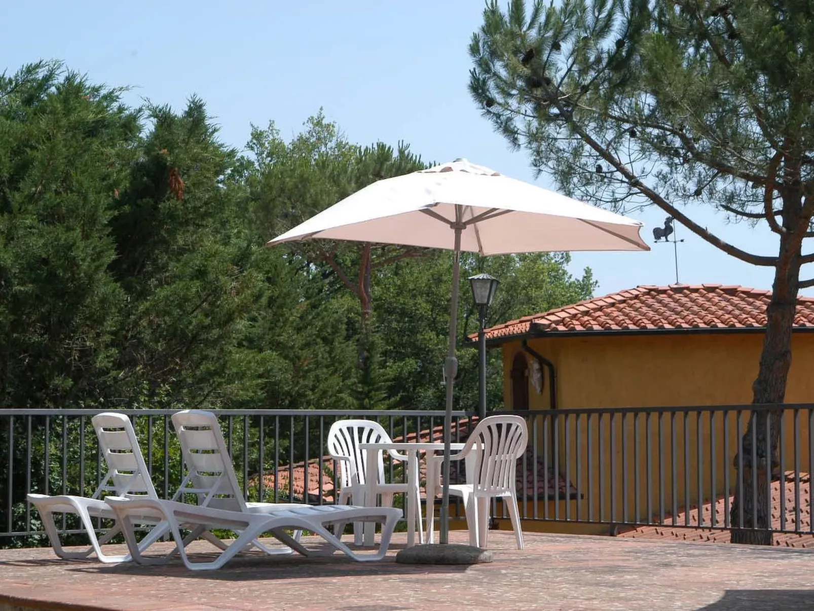 Wohnung mit Terrasse und Klimaanlage-Draußen