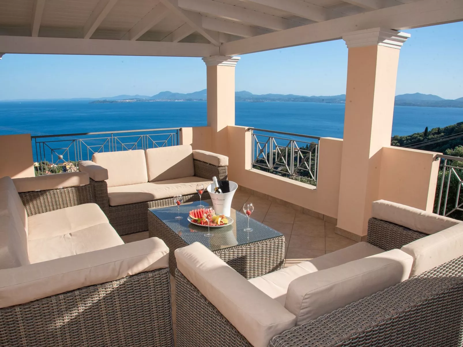 Villa Sotiris mit Pool und herrlichem Meerblick-Inside