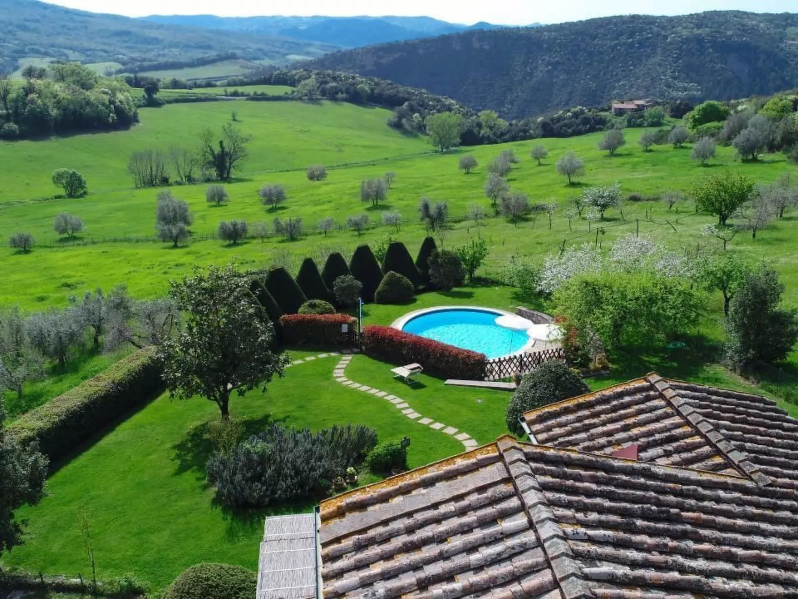 Anwesen "Toskanische Villa" mit privatem Pool-Draußen