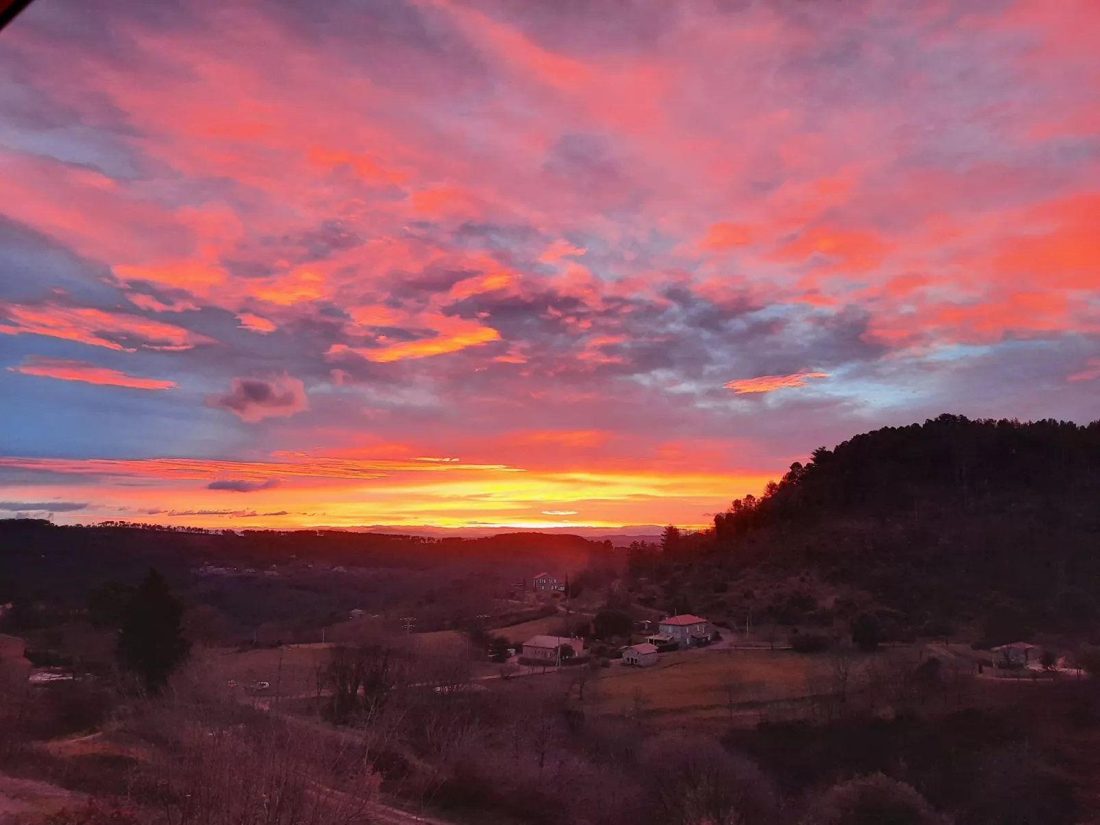 Klimatisiertes Ferienhaus mit Pool-Outside