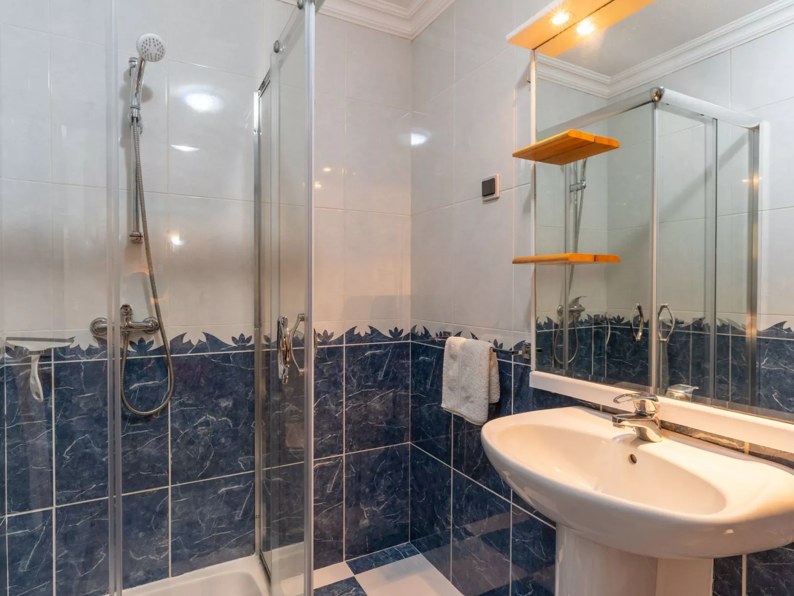 Dorf Sonnenuntergang-Dedans