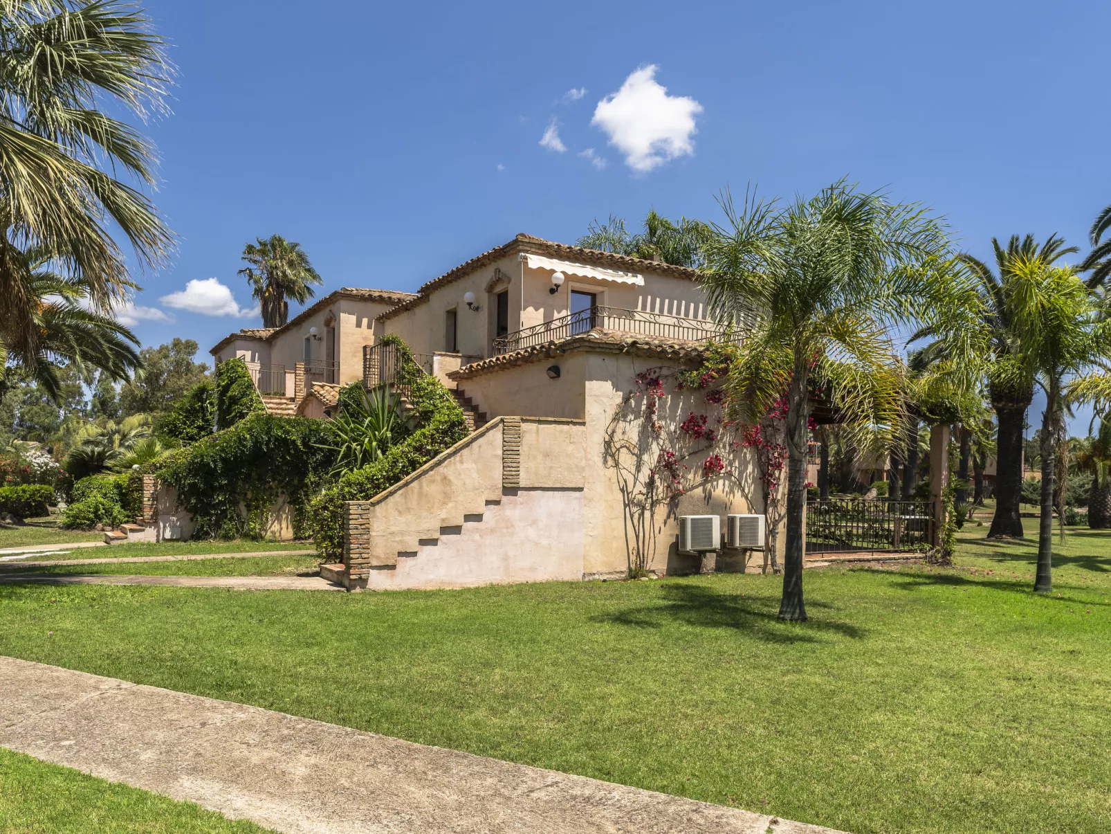 Baia delle Palme-Outside