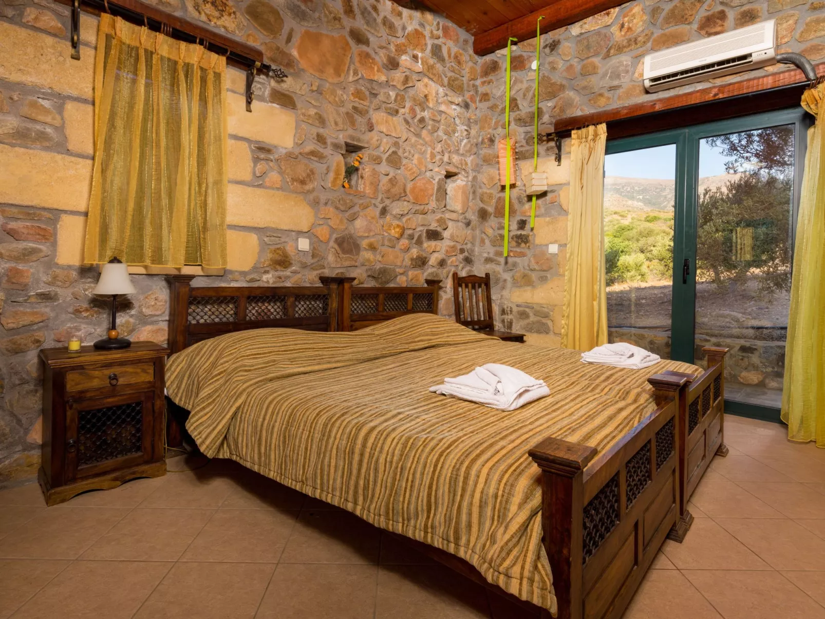 Traditionelle Villa mit Pool und Meerblick Elafonissi-Inside