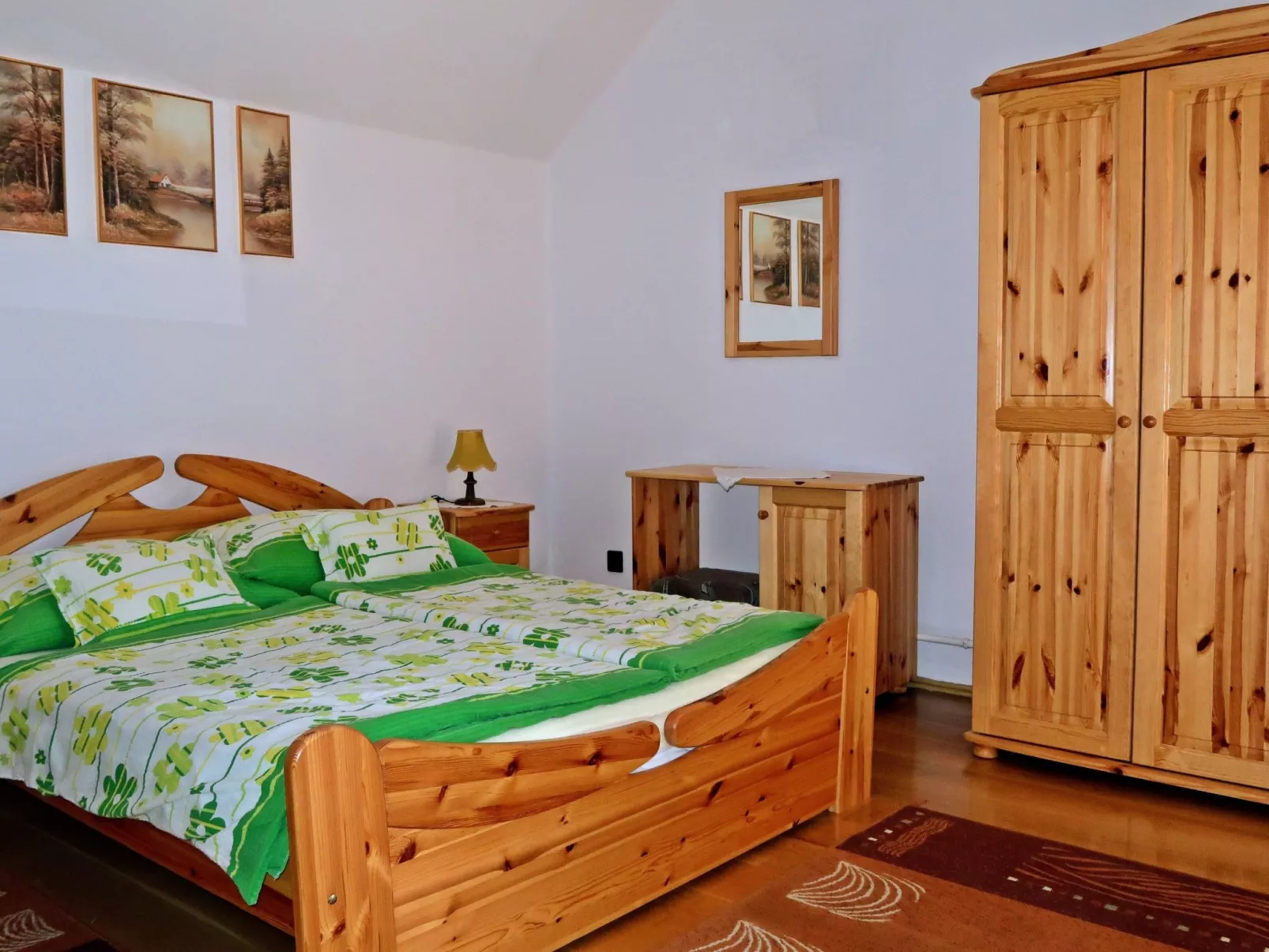 Stimmungsvolle Ferienwohnung mit großem Garten-Dedans