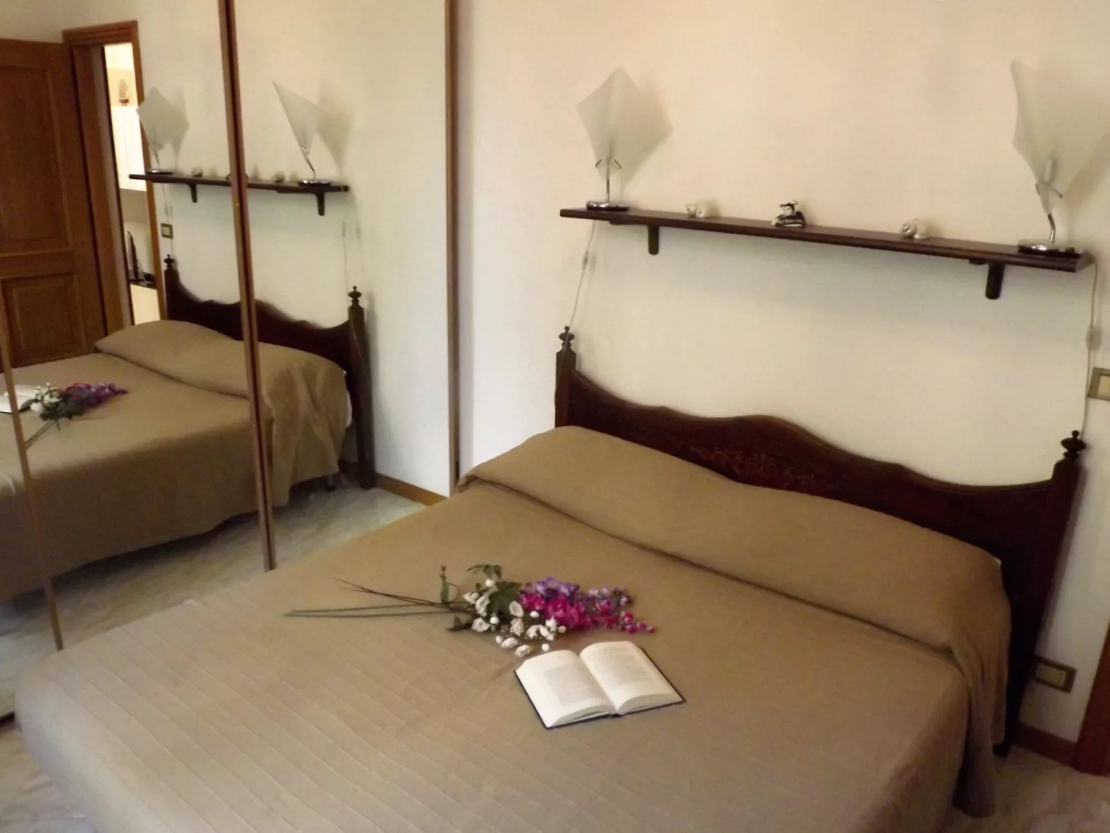 ILA1803 HOUSE AL PORTO-Image-tags.info