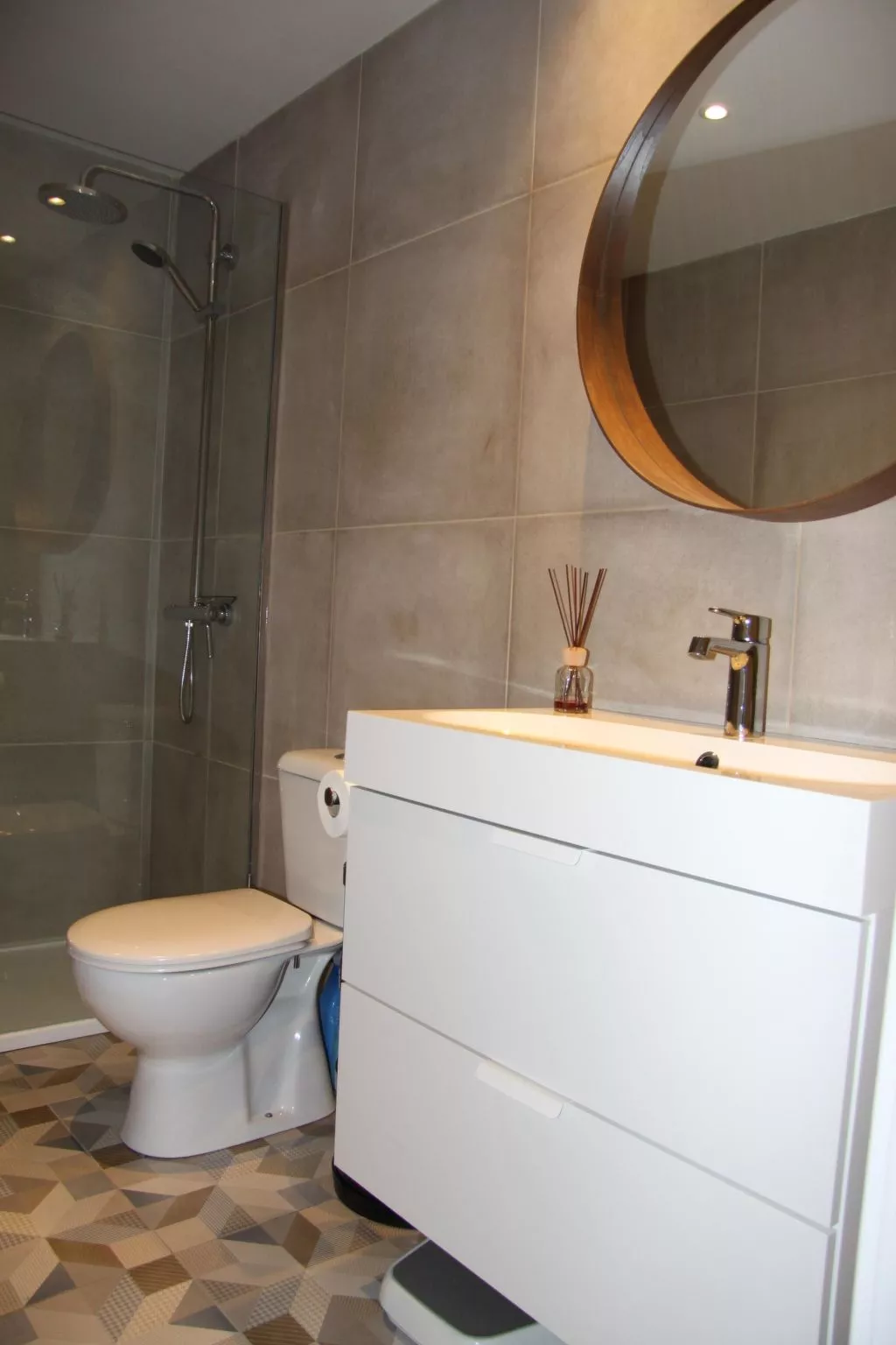 Mit Pool für 2 Personen und 4 Kinder-Inside