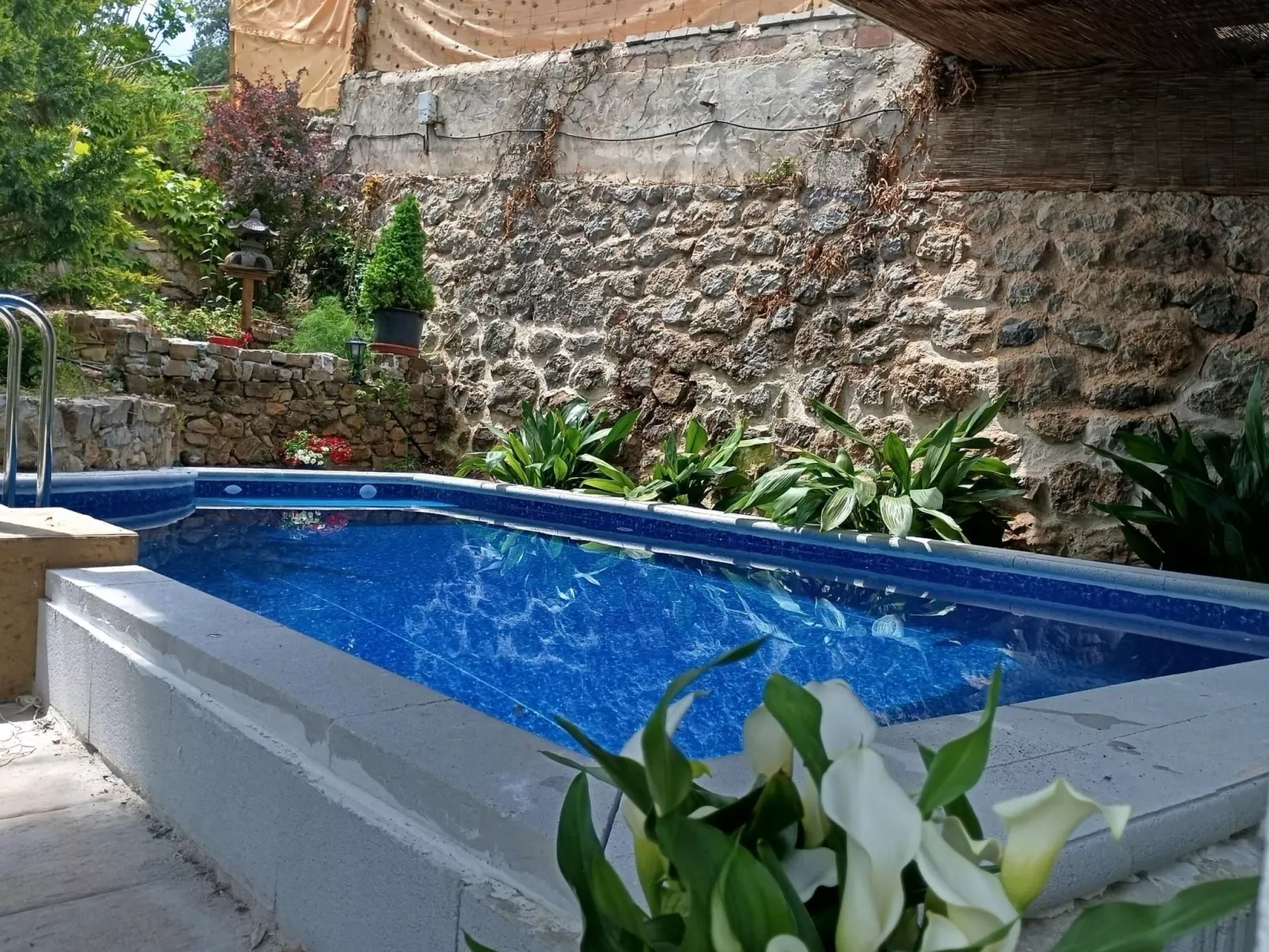 Haus für zwei Personen mit privatem Pool in den Bergen.-Outside