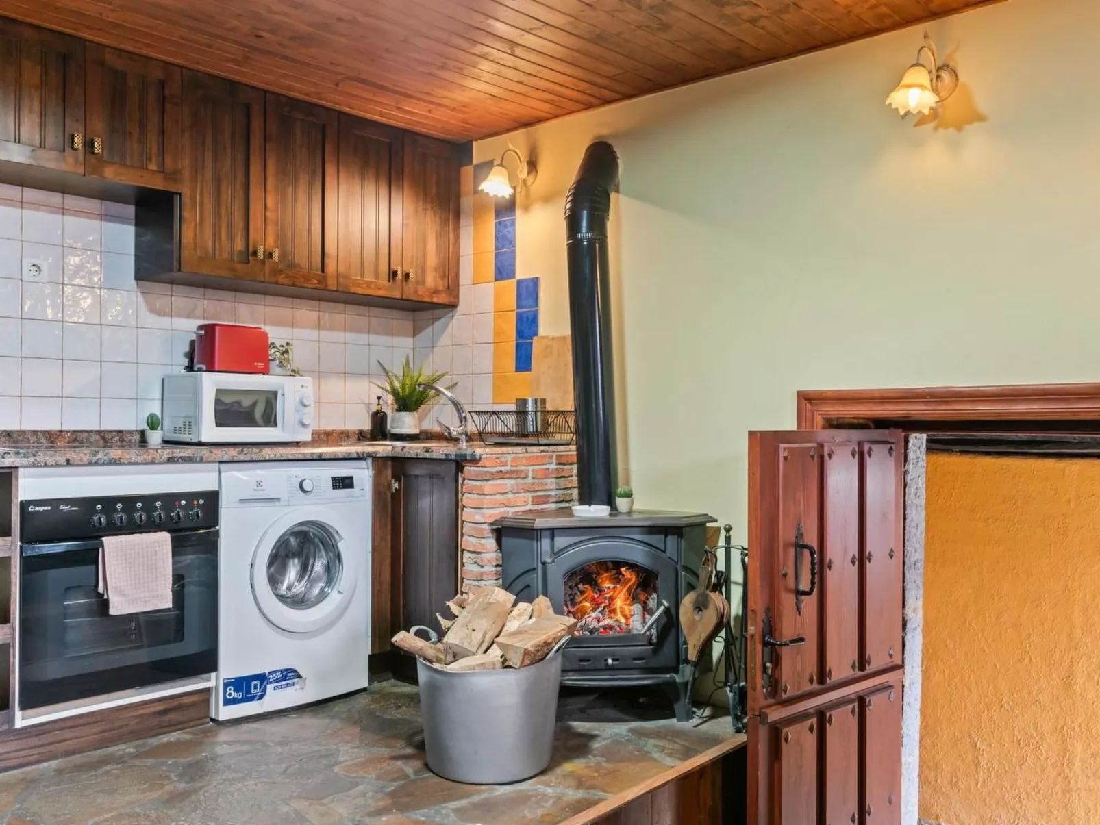 Montegrande, Berghaus in idyllischer Lage-Image-tags.info