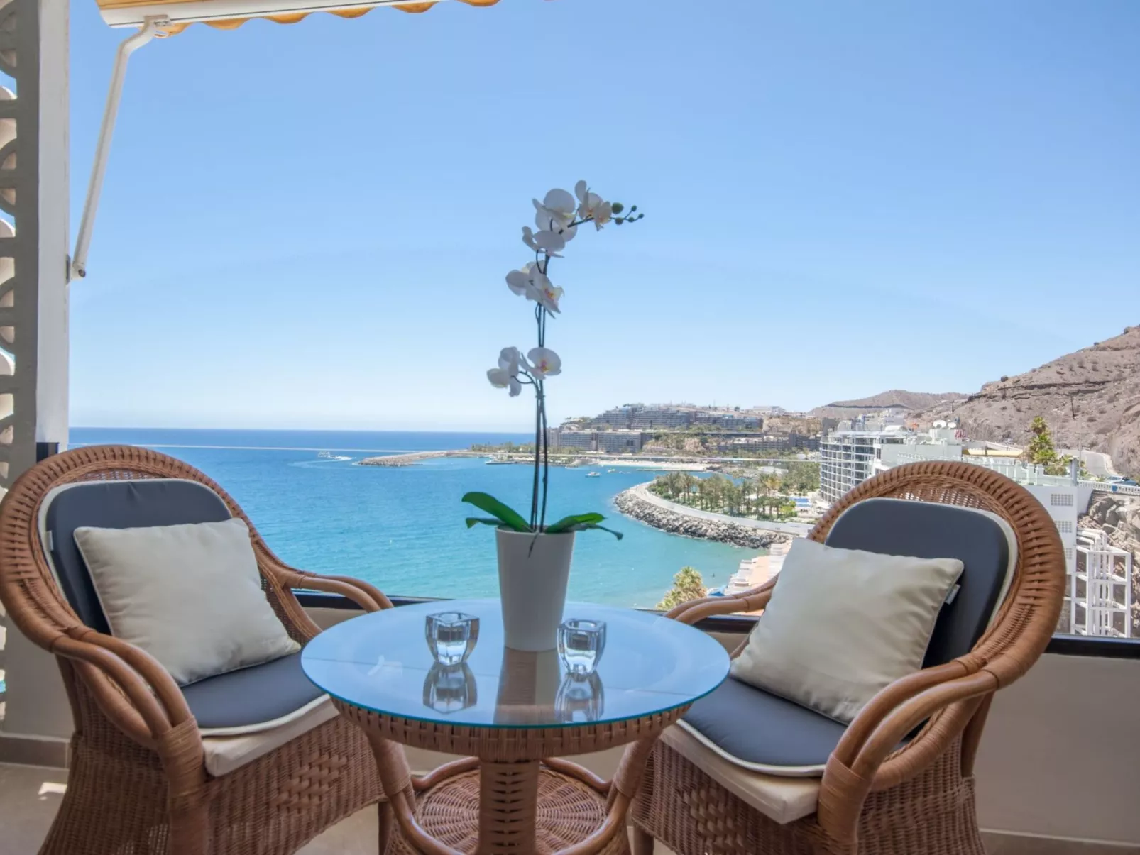 Aufwachen mit herrlichem Meerblick aus dieser schicken Wohnung-Dehors