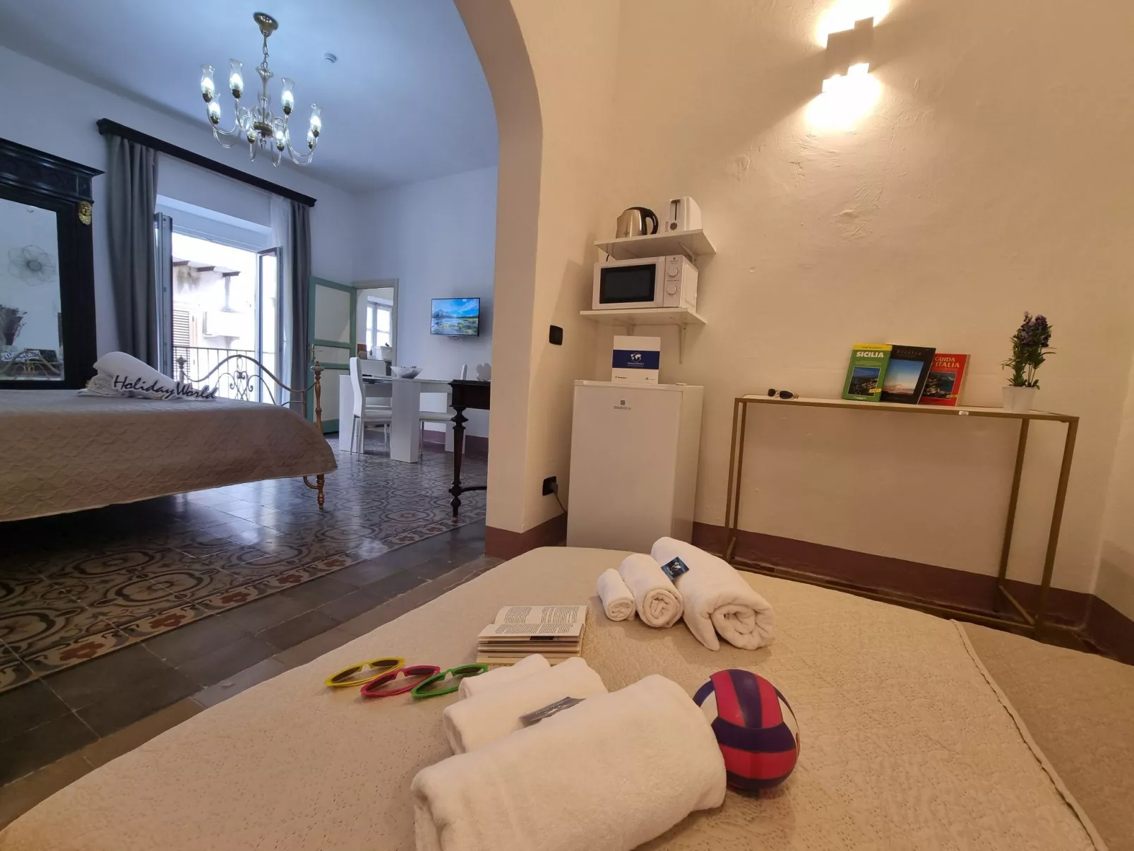 Donna Emma von Holiday World-Inside