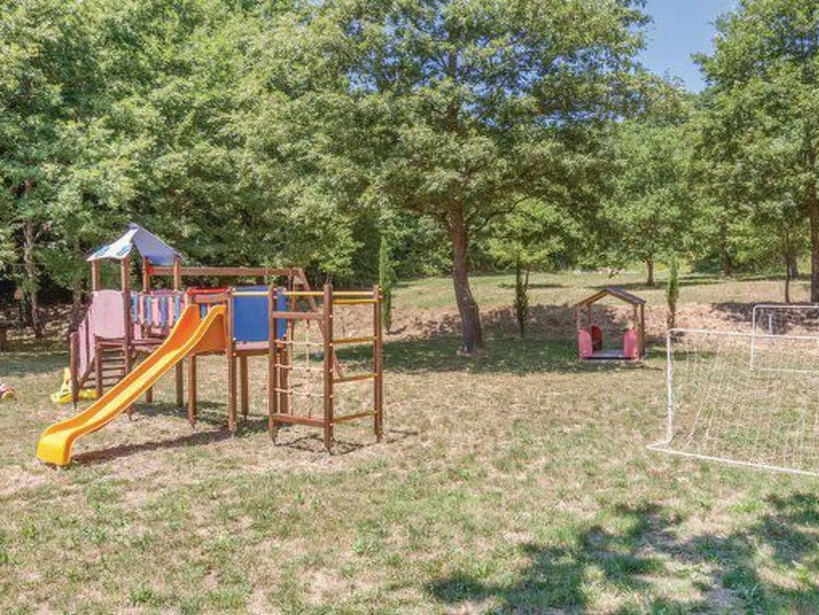 Bauernhaus im grünen Sannio mit Schwimmbad-Outside