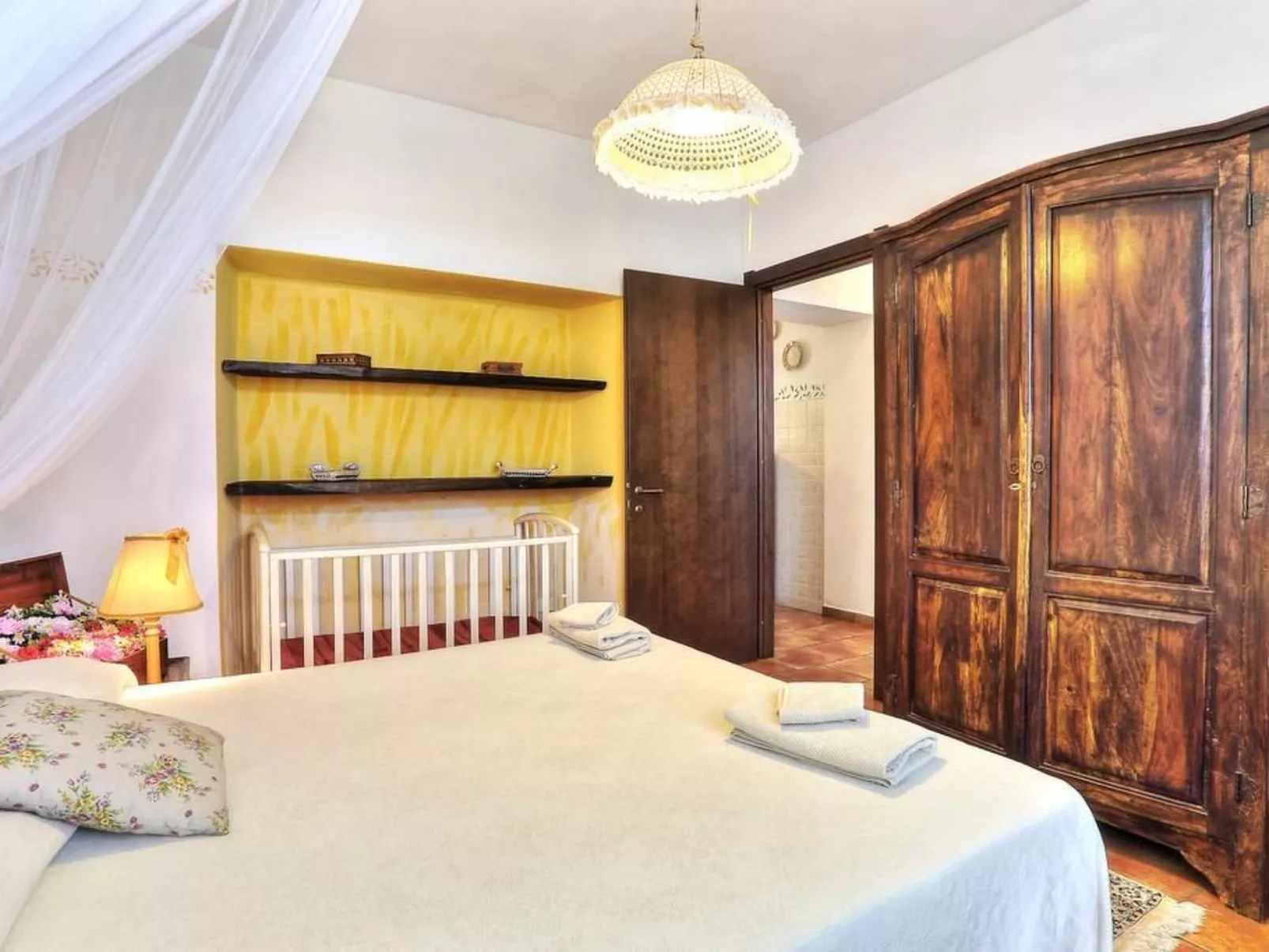 In Pomarance mit Großem gemeinsamem Pool-Drinnen