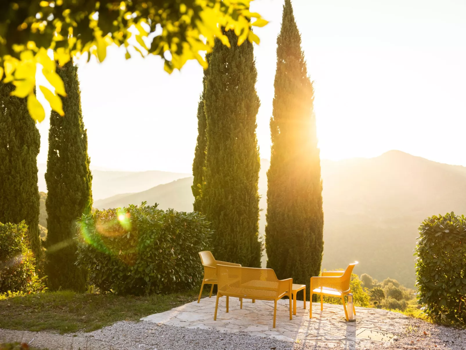 Landgut mit eigenem Parkplatz-Draußen