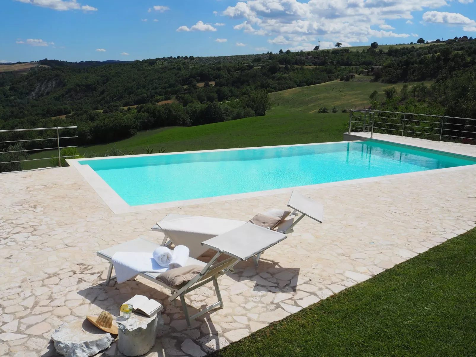 Casale Civitella mit Infinity-Pool-Draußen