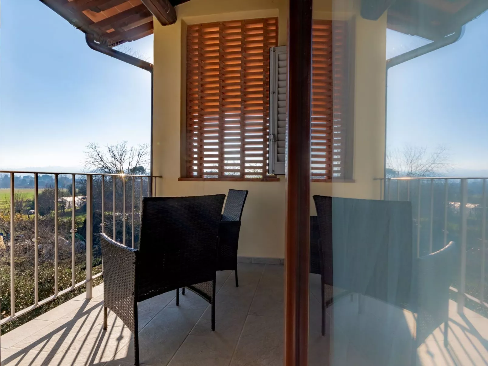 Modernes Haus mit Garten und privatem Parkplatz-Dehors