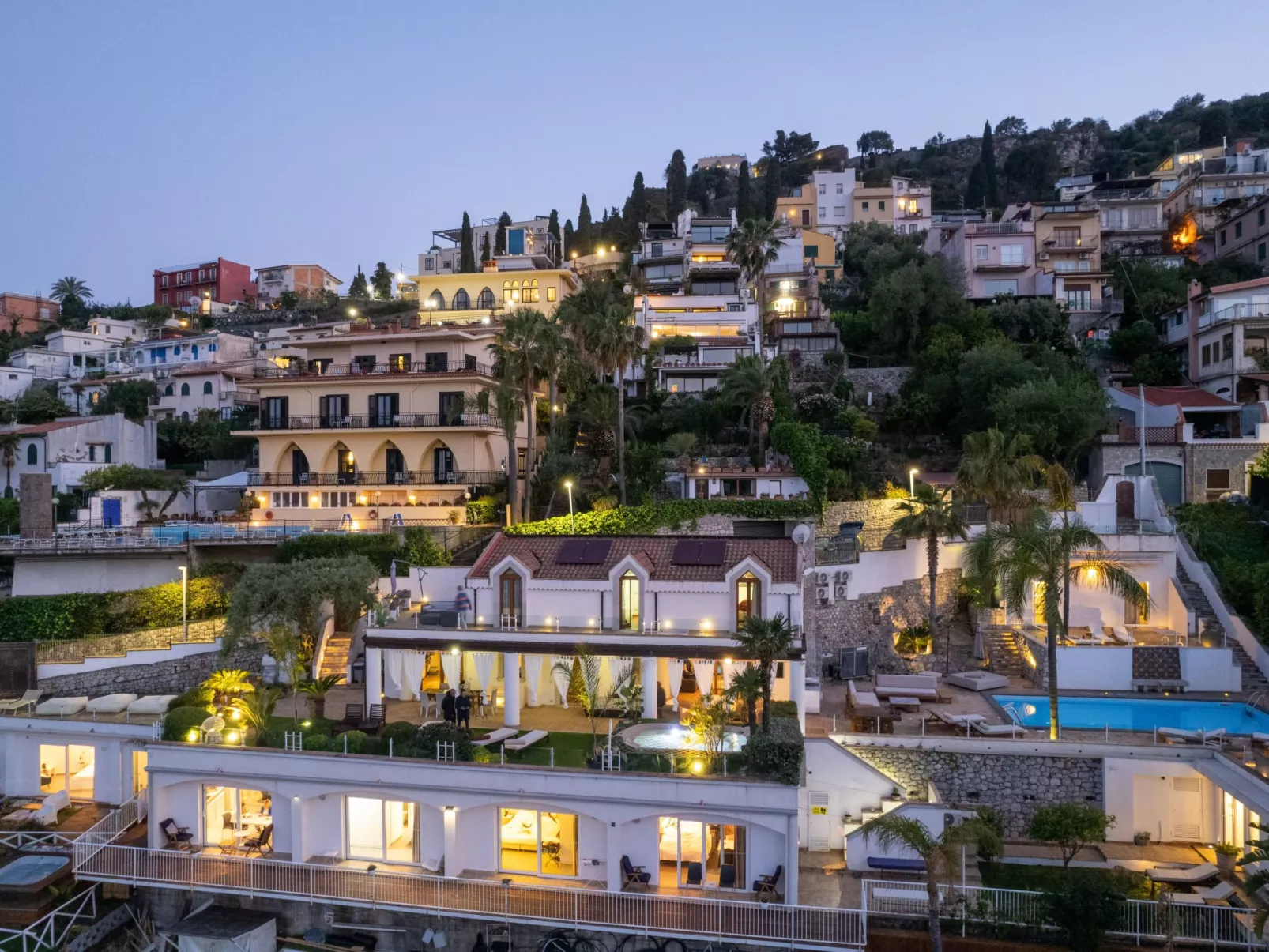 Ferienvilla mit Whirlpool-Draußen