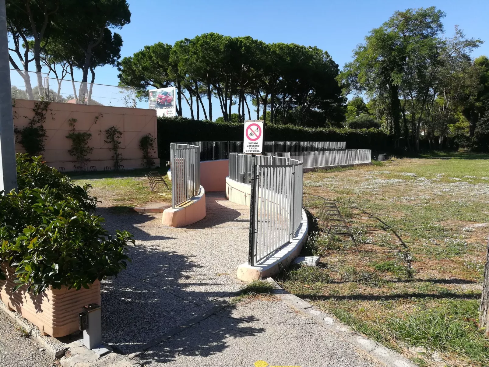 Charmantes Haus in Fondi mit überdachter Veranda-Outside