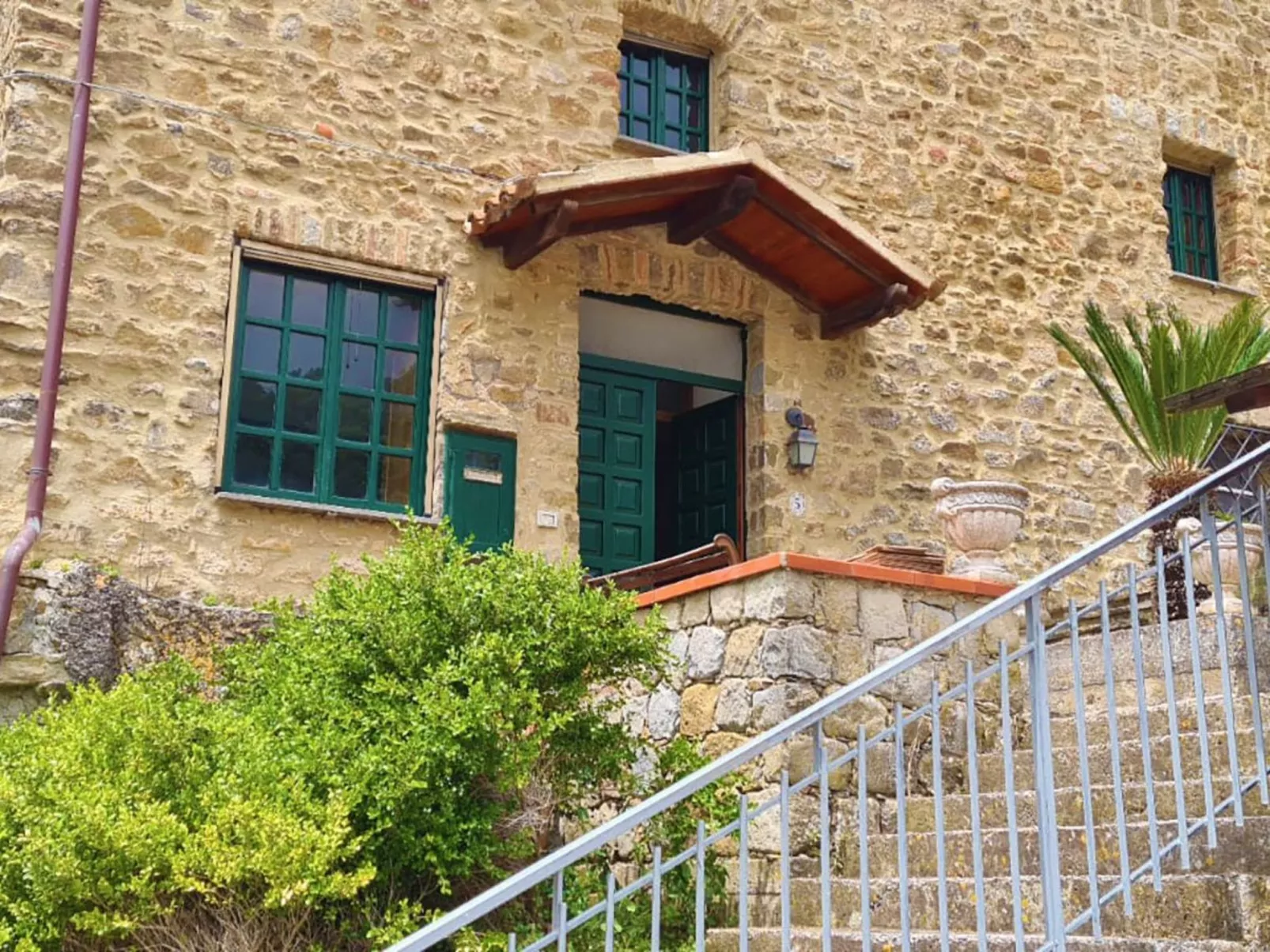 Steinhaus Cilento-Outside