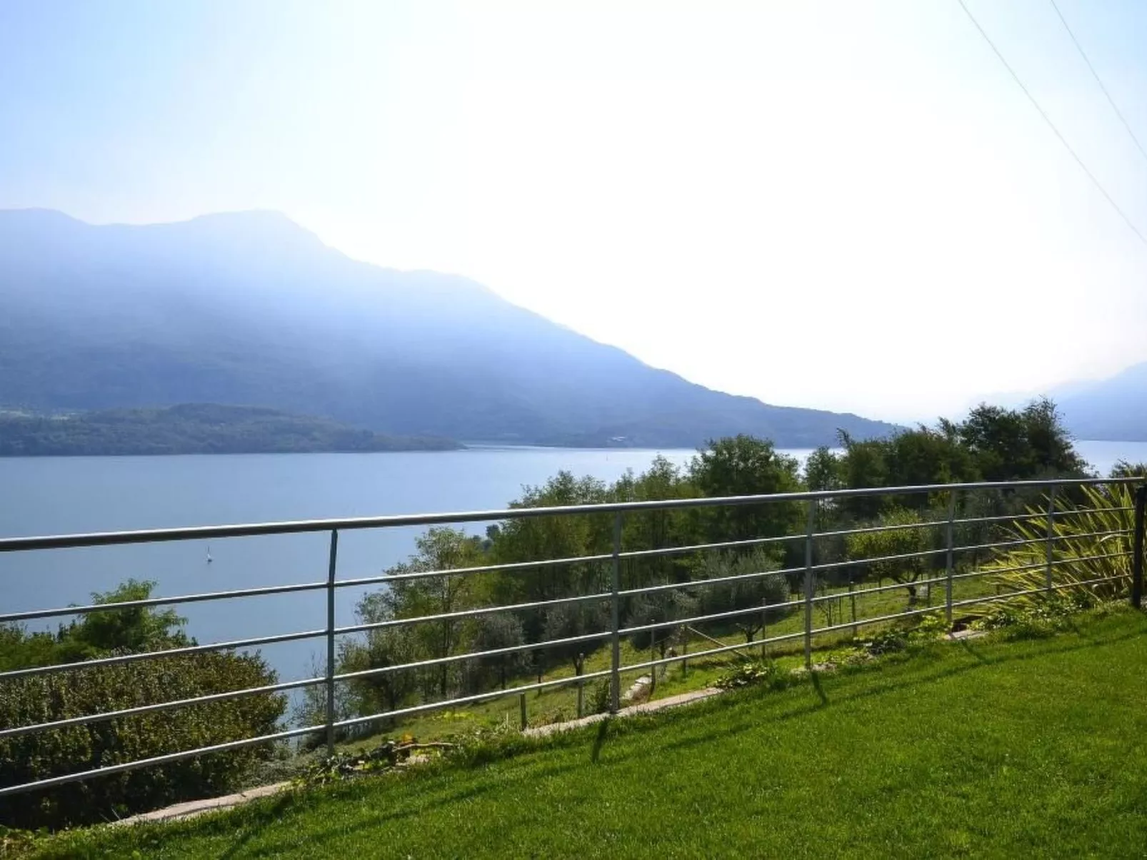 Wohnung mit Schwimmbad und fantastischem Seeblick-Image-tags.info