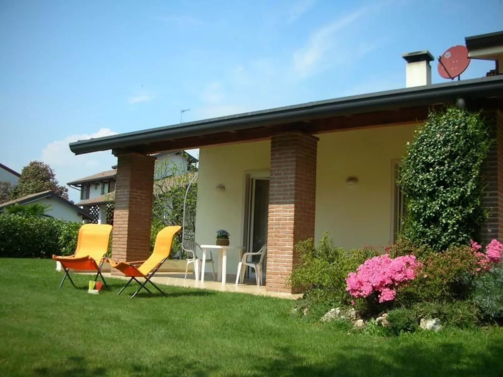 Wohnung mit Garten in der Nähe des Lago Maggiore-Outside