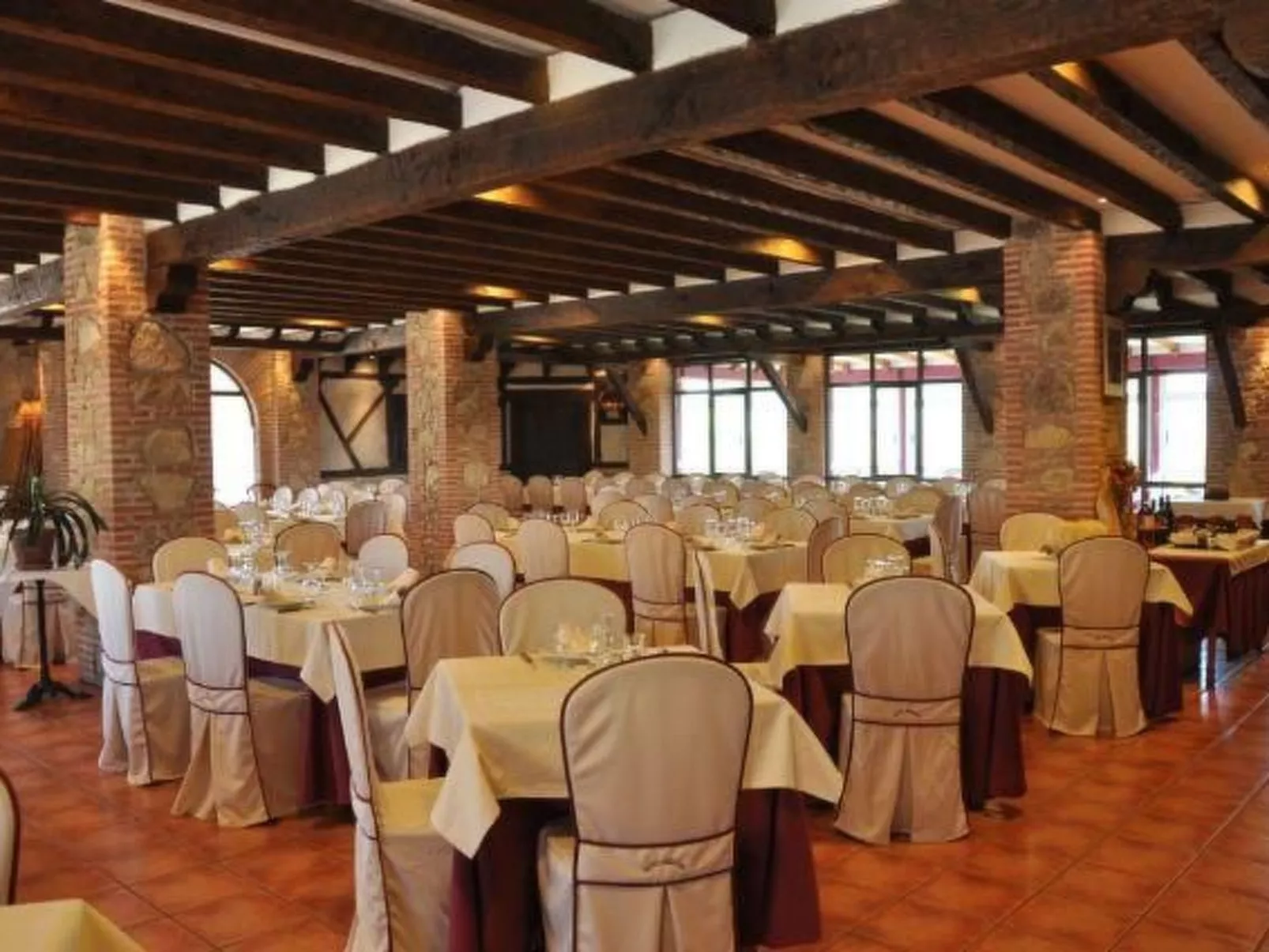 Wohnung in Sotoserrano mit Terrasse und Garten-Inside