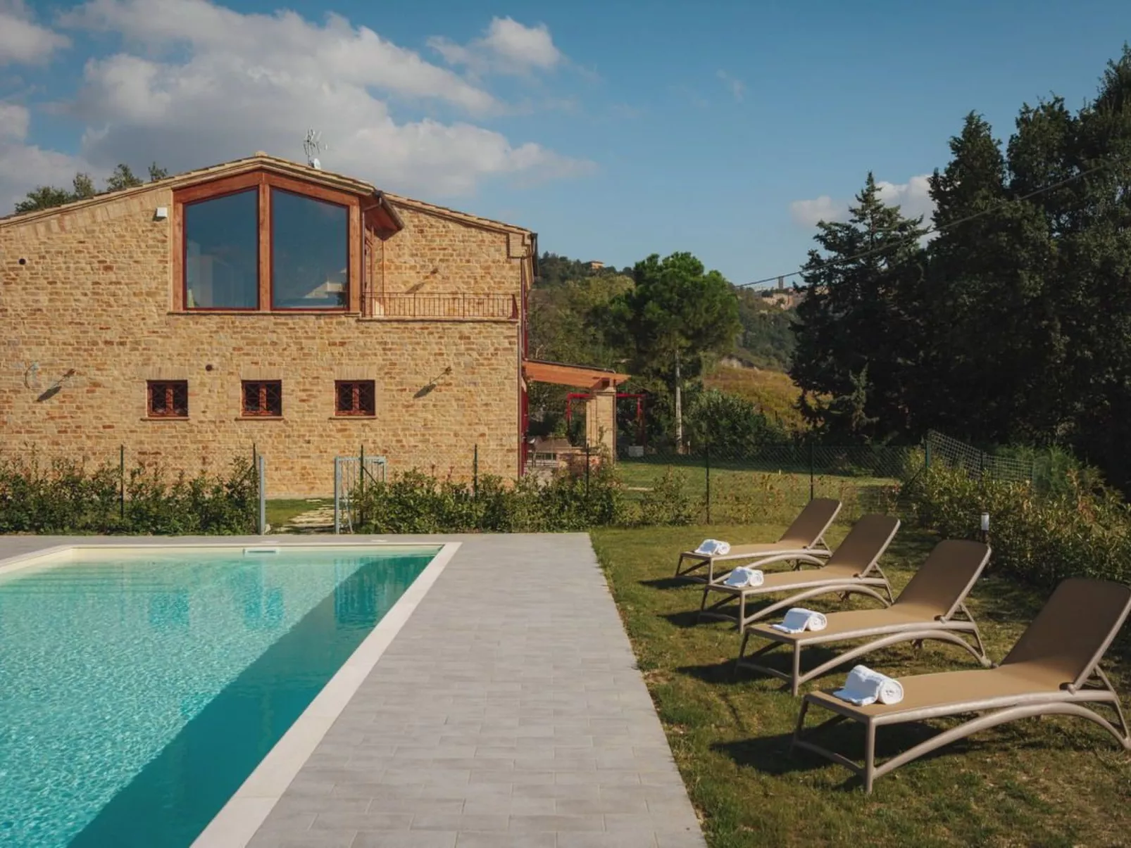 Luxuriöse und erschwingliche Villa mit privatem Pool-Outside