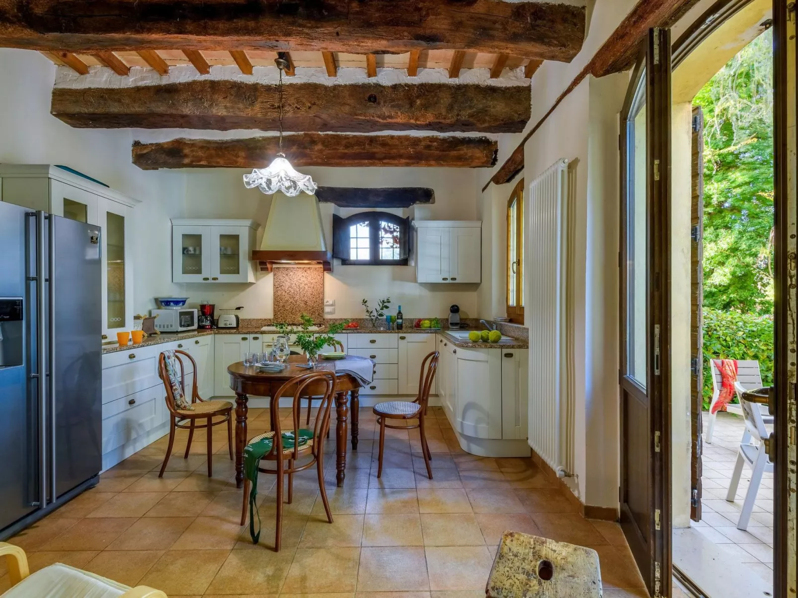 Licht unter den Buchen, Marche Urlaub, privater Pool-Dedans