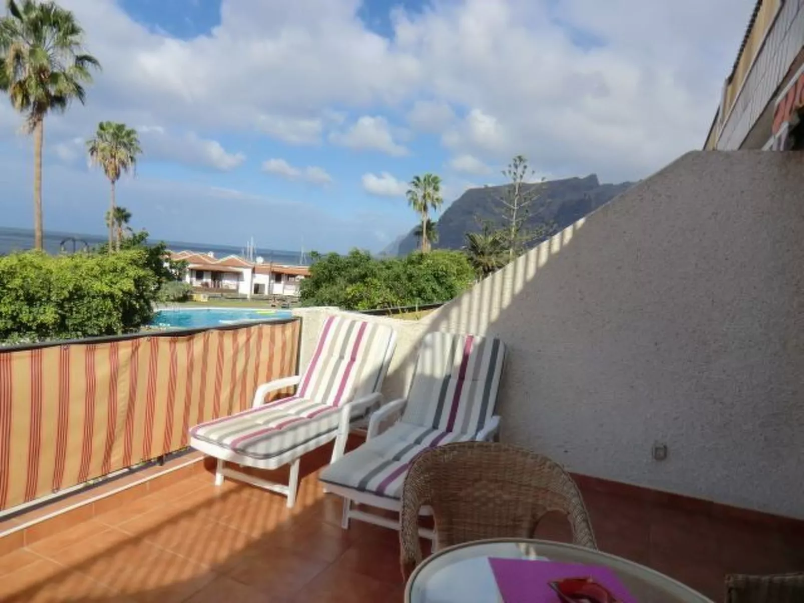 Los Gigantes-Outside