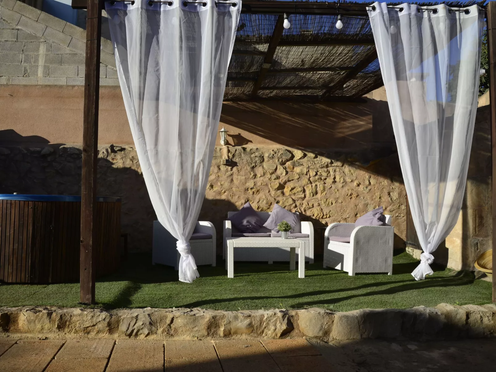 Jedes Ferienhaus mit Garten und Schwimmbad-Drinnen