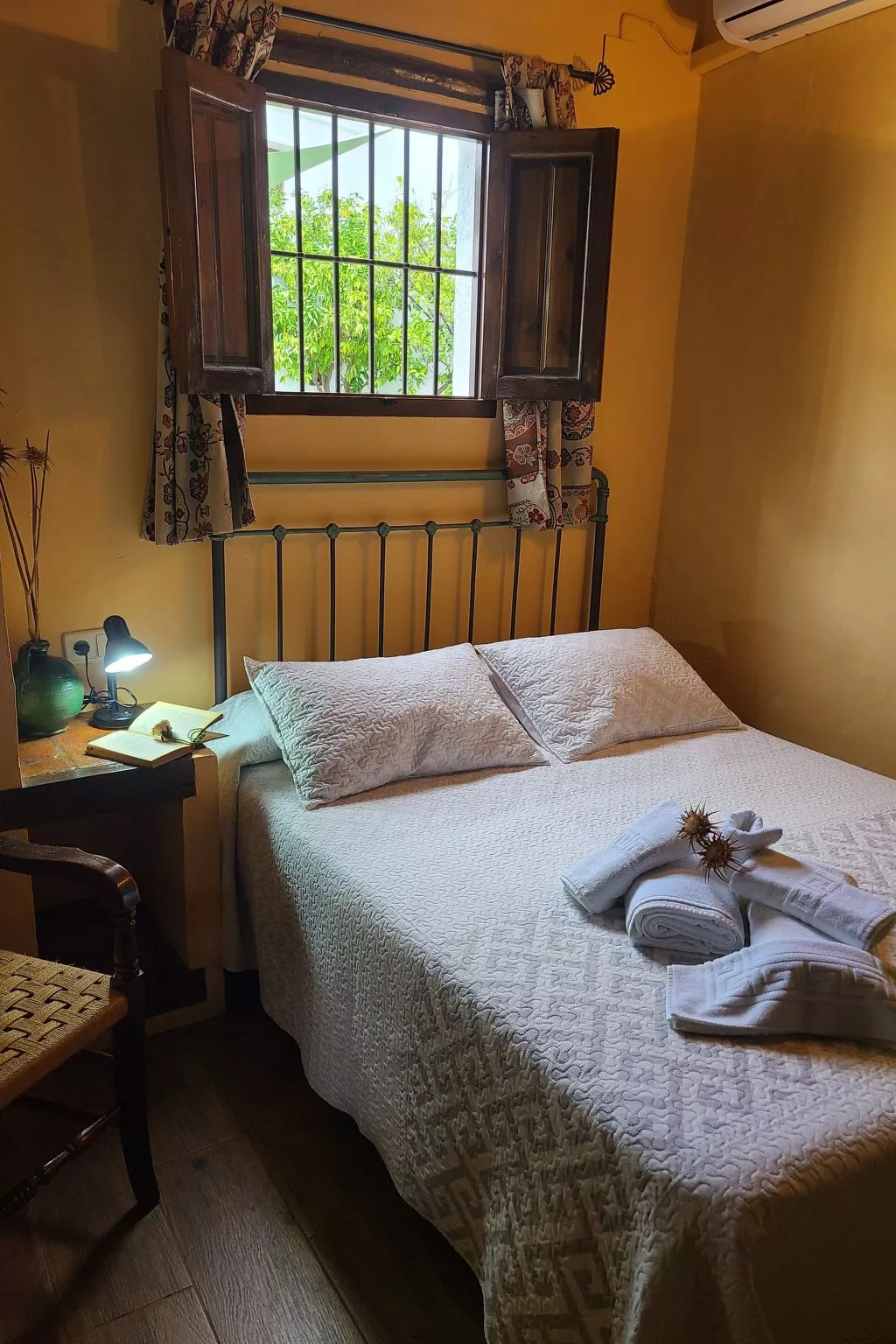 Schöne Ferienwohnung in Iznájar mit Garten, Terrasse und Grill-Drinnen