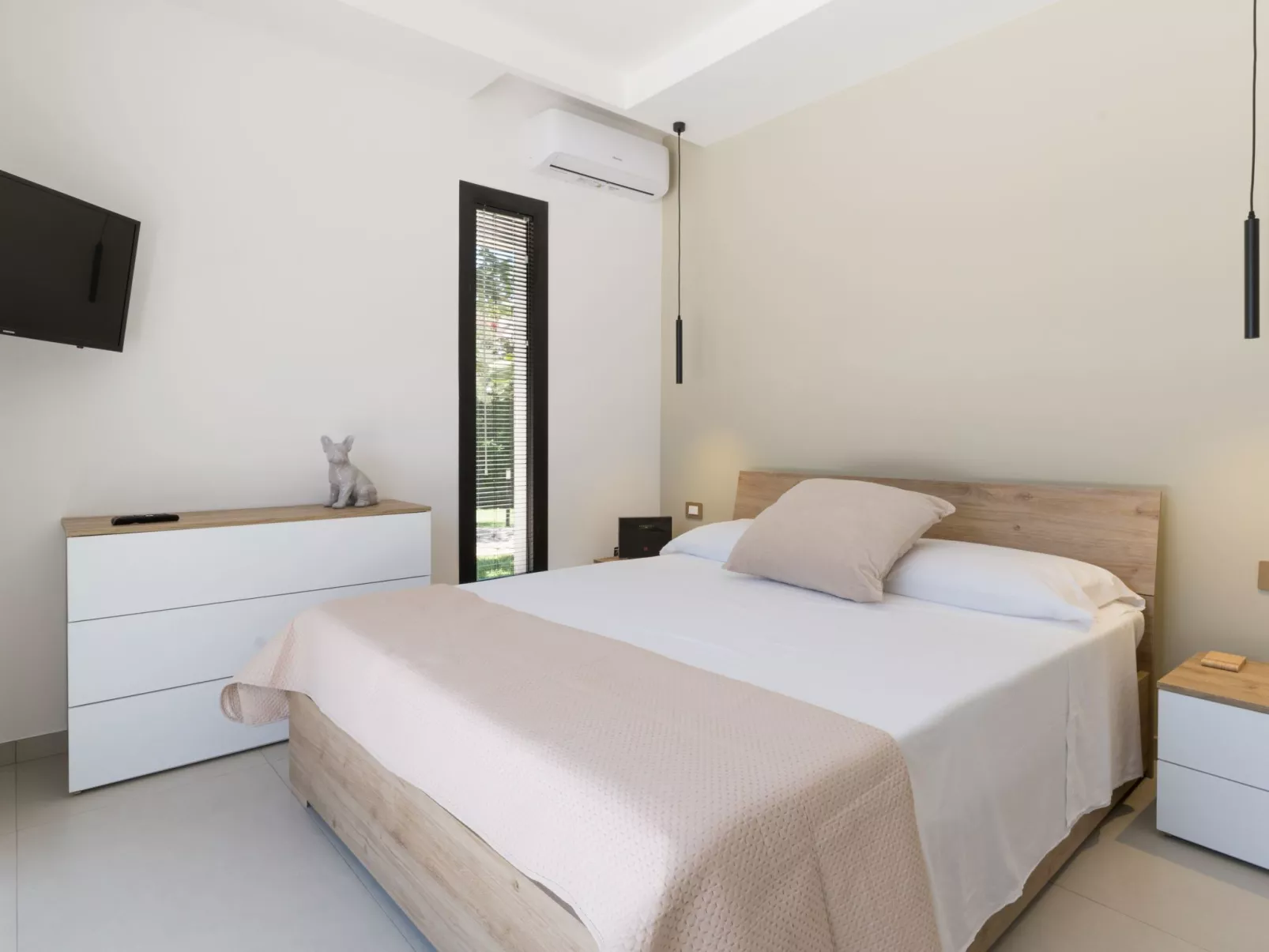 Nereide, Luxusvilla mit Pool am Meer-Image-tags.info